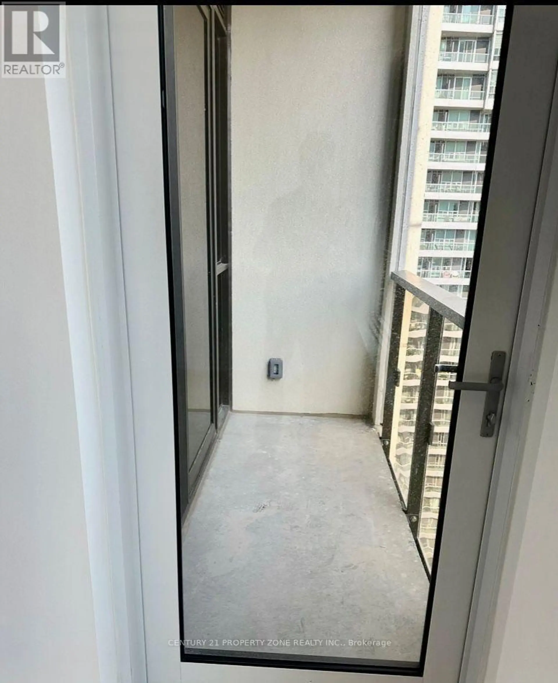 #2204 30 ELM DRIVE W - Image 6