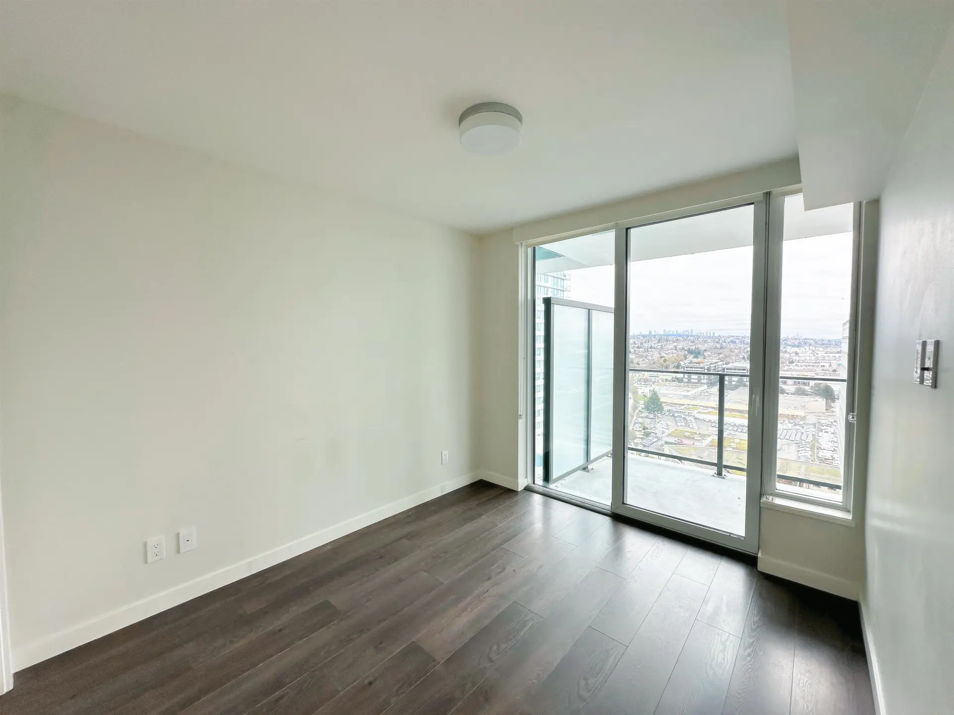 #1907 8189 Cambie Street - Image 4