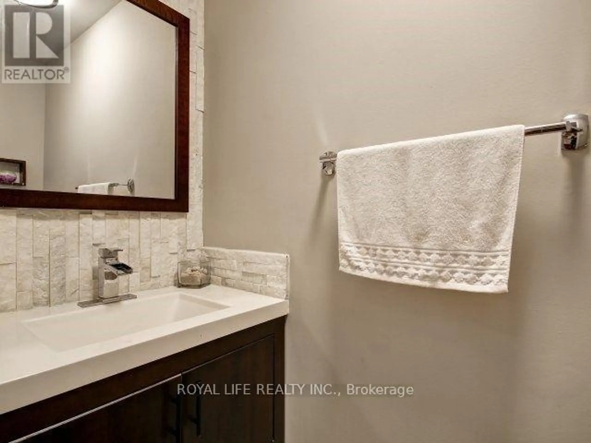 1070 LINDSAY DRIVE - Image 9