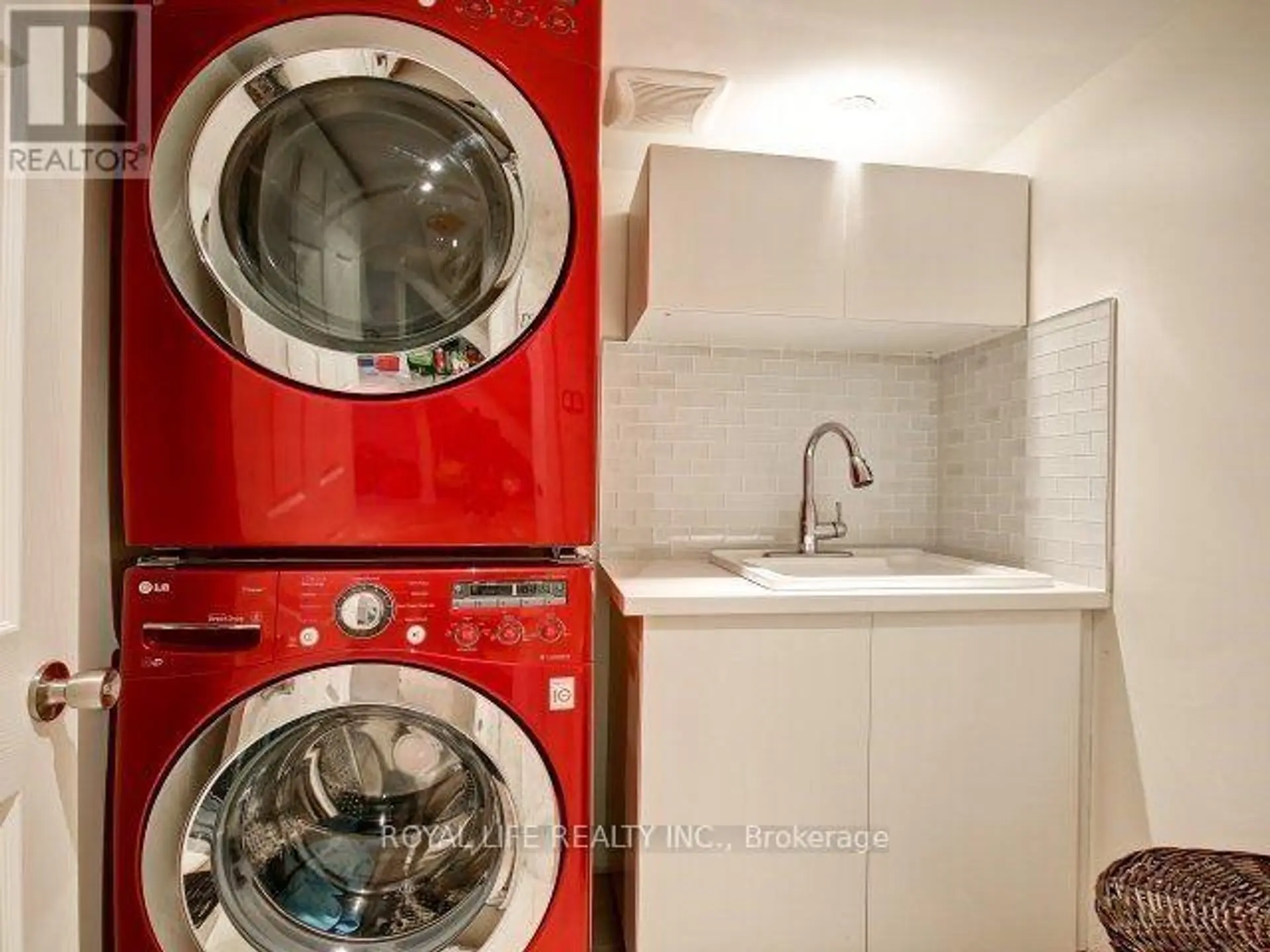 1070 LINDSAY DRIVE - Image 19