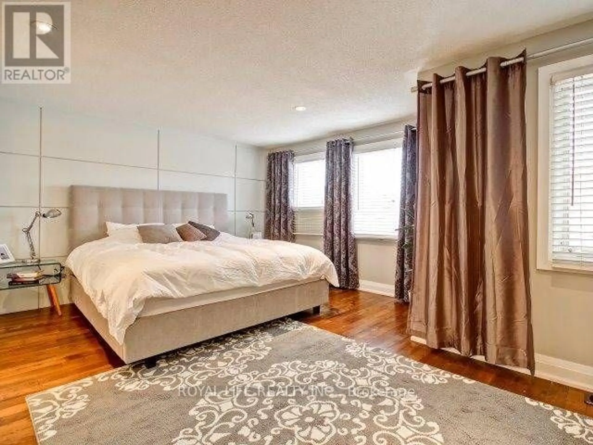 1070 LINDSAY DRIVE - Image 11