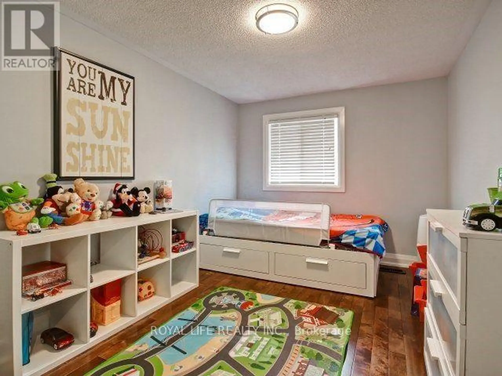 1070 LINDSAY DRIVE - Image 16