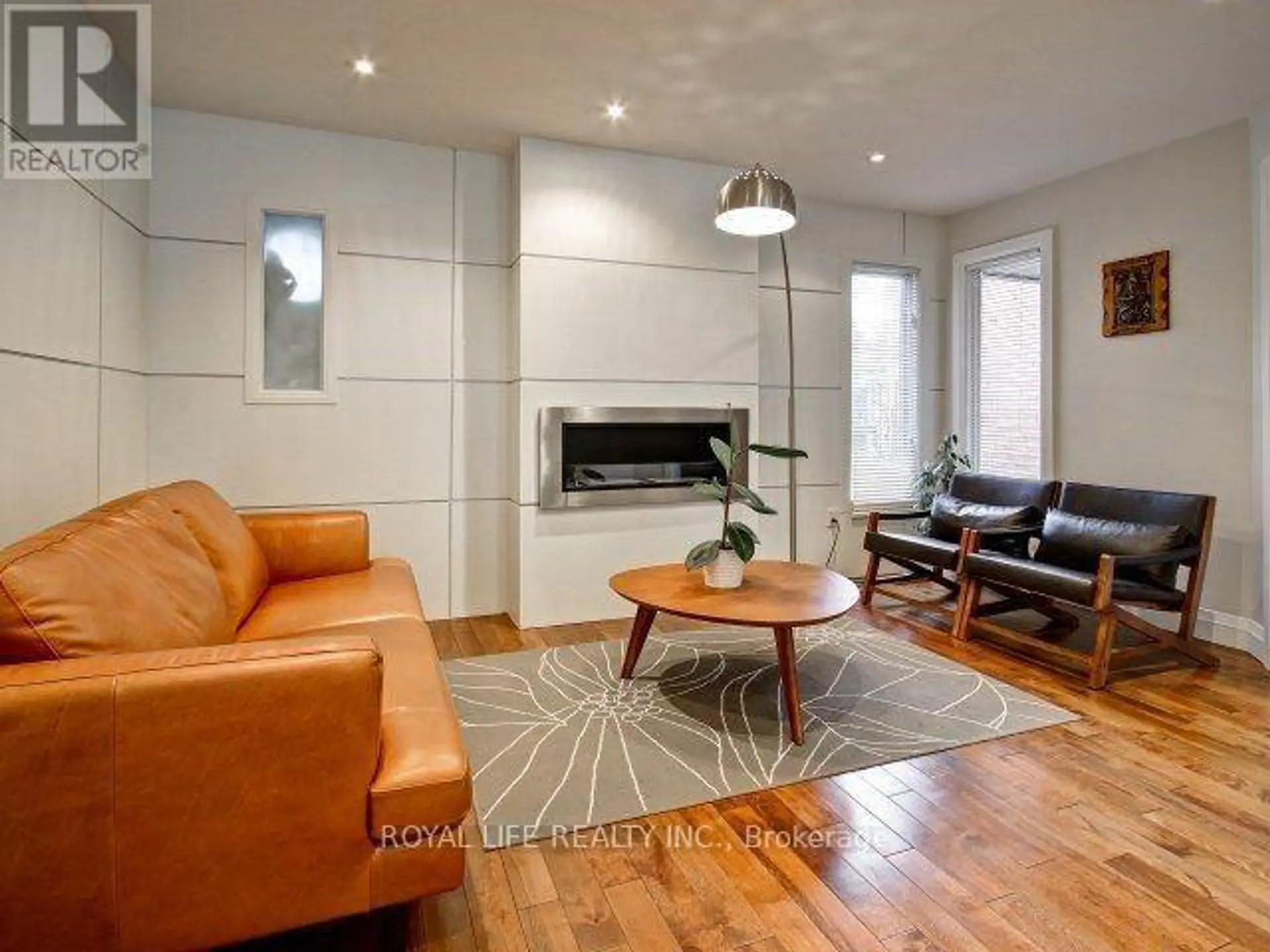 1070 LINDSAY DRIVE - Image 3