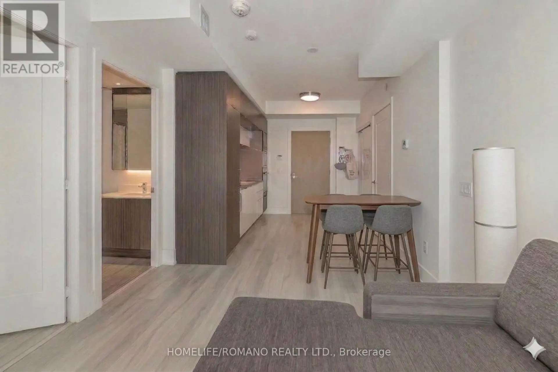 #823 1 EDGEWATER DRIVE - Image 6