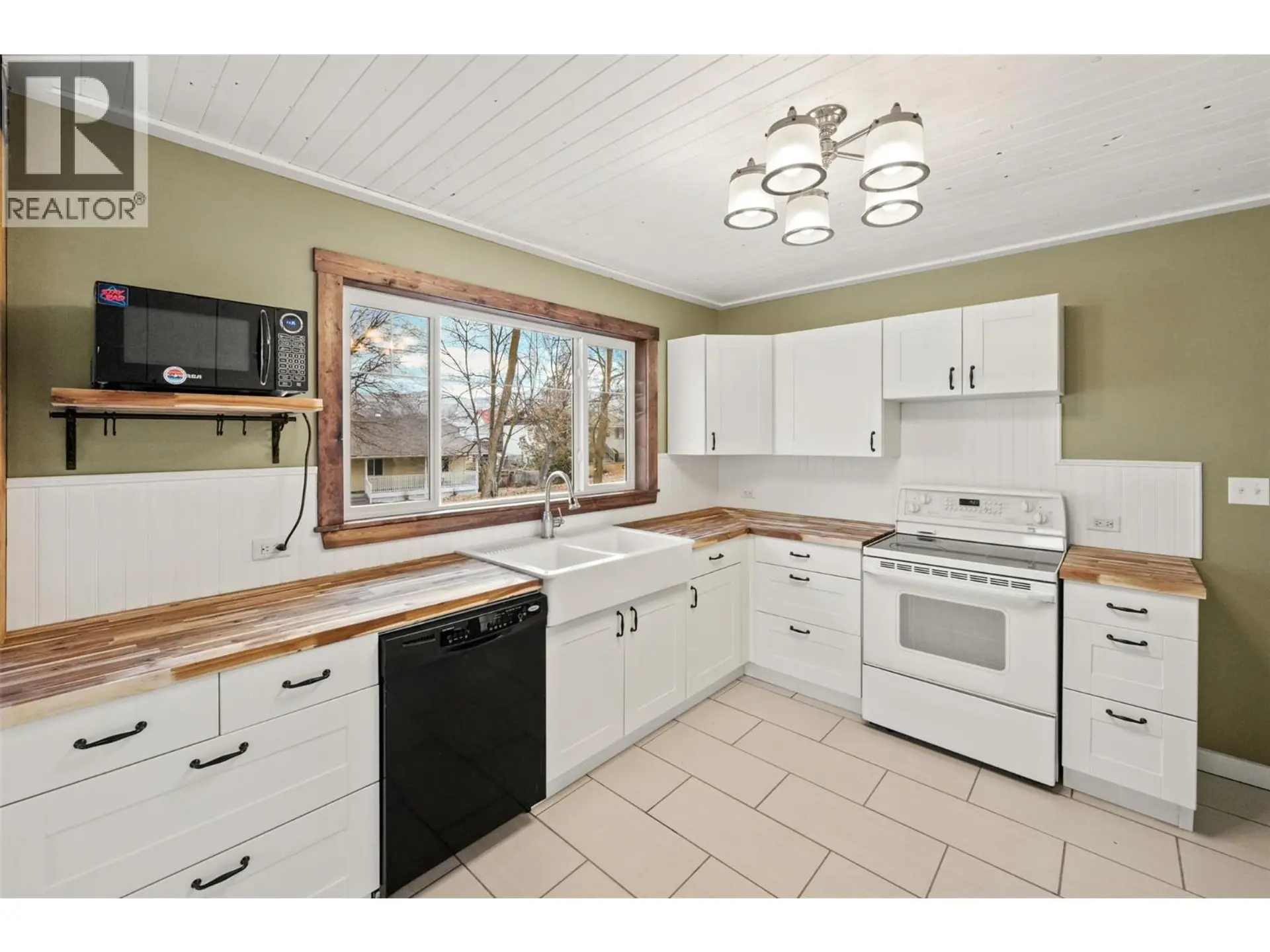 Property at 6470 Hollow Street, Oliver, BC