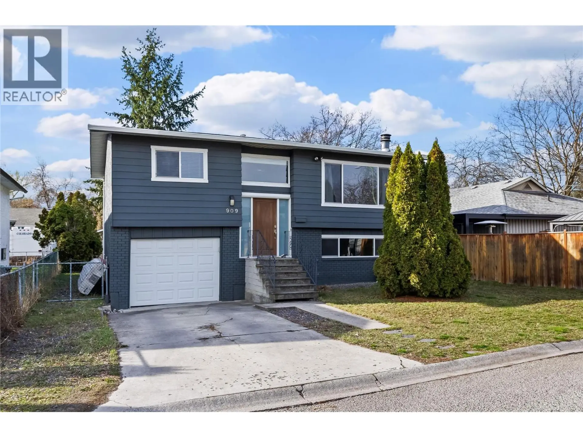 Property at 909 Grenfell Court, Kelowna, BC
