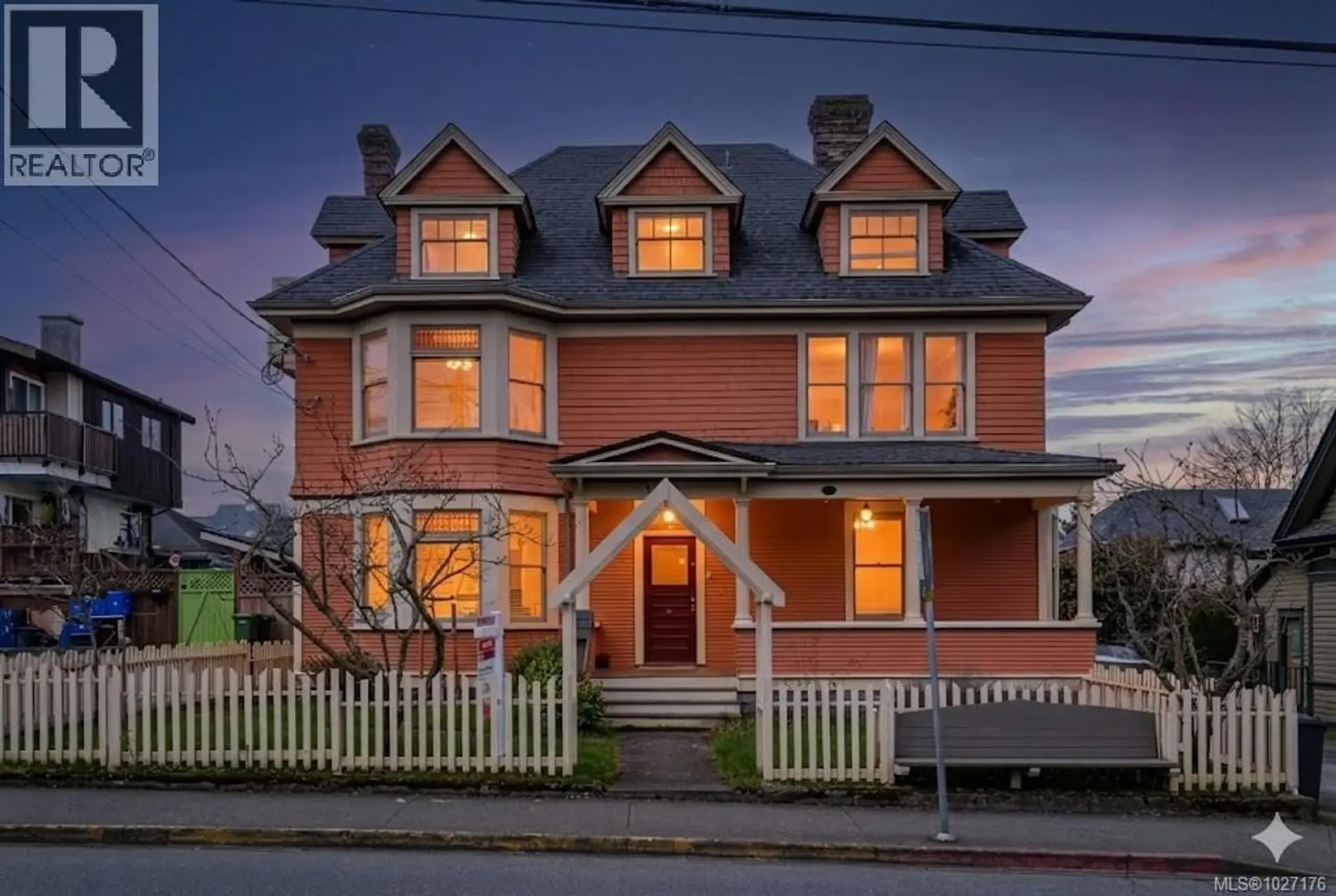 Property at 1418 Fernwood Rd, Victoria, BC