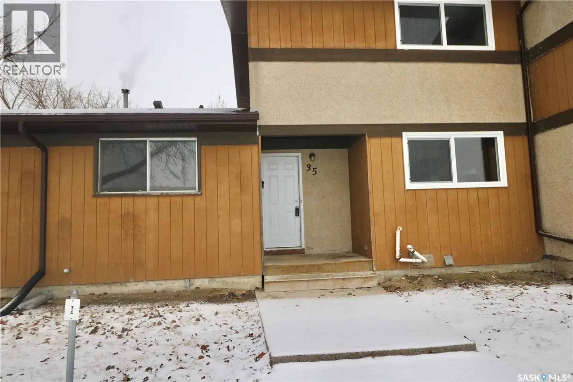 #35 MACKENZIE WAY - Image 1