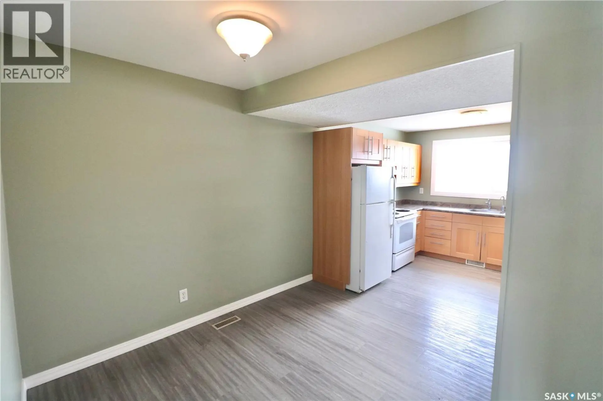 #35 MACKENZIE WAY - Image 2