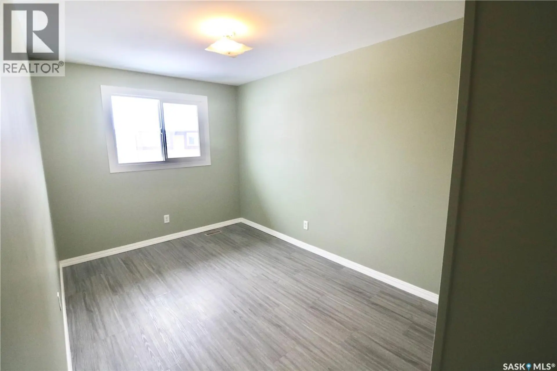 #35 MACKENZIE WAY - Image 8