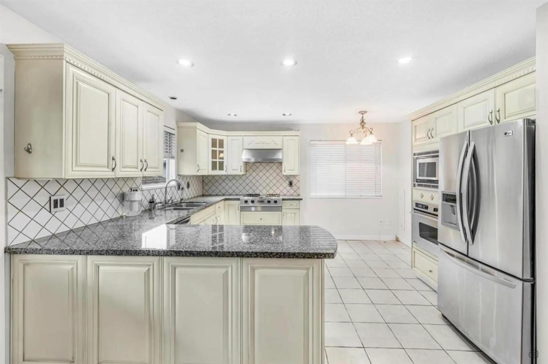 7996 Prince Edward Street - Image 4