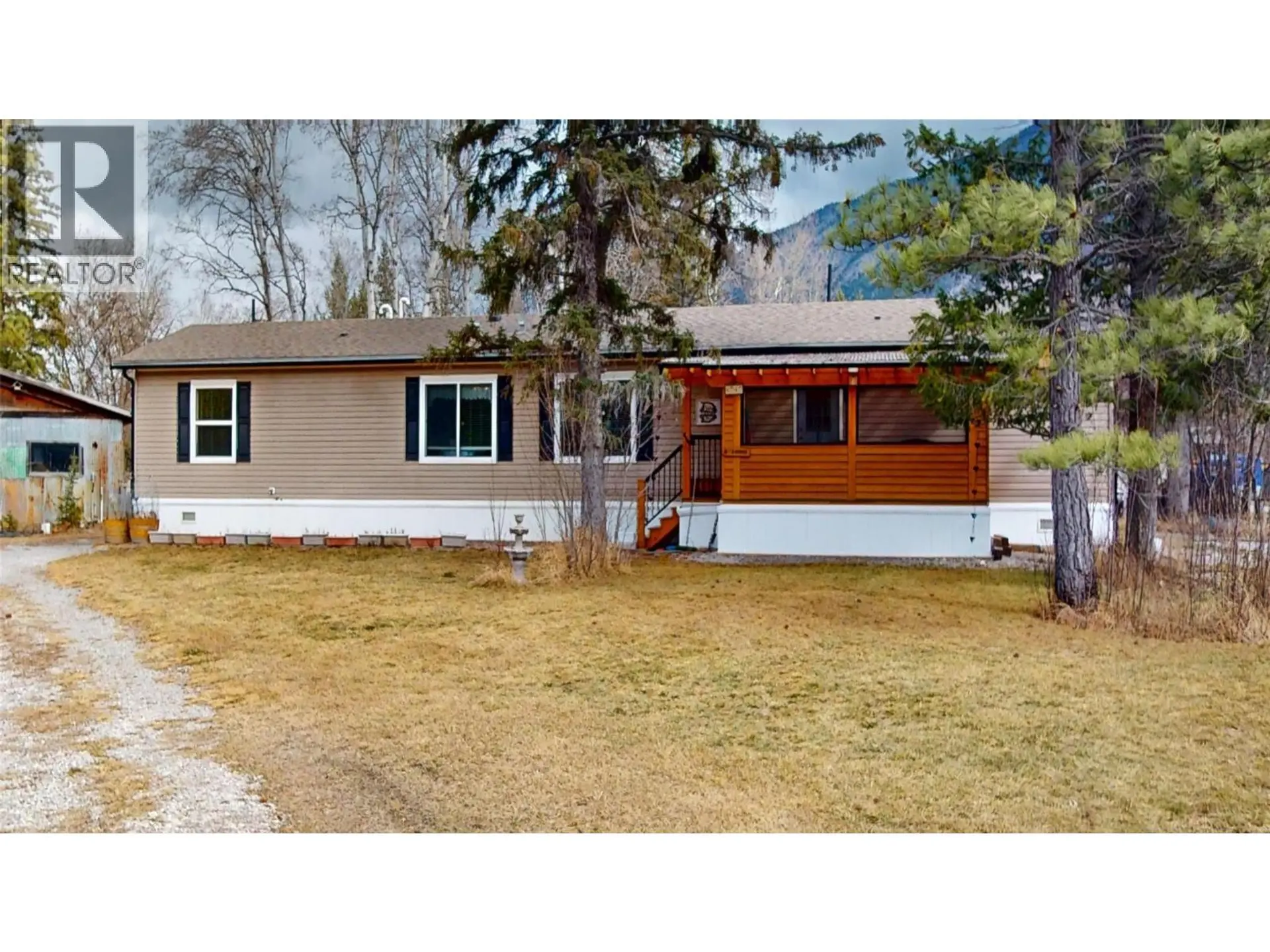 Property at 4747 Willow Avenue, Canal Flats, BC