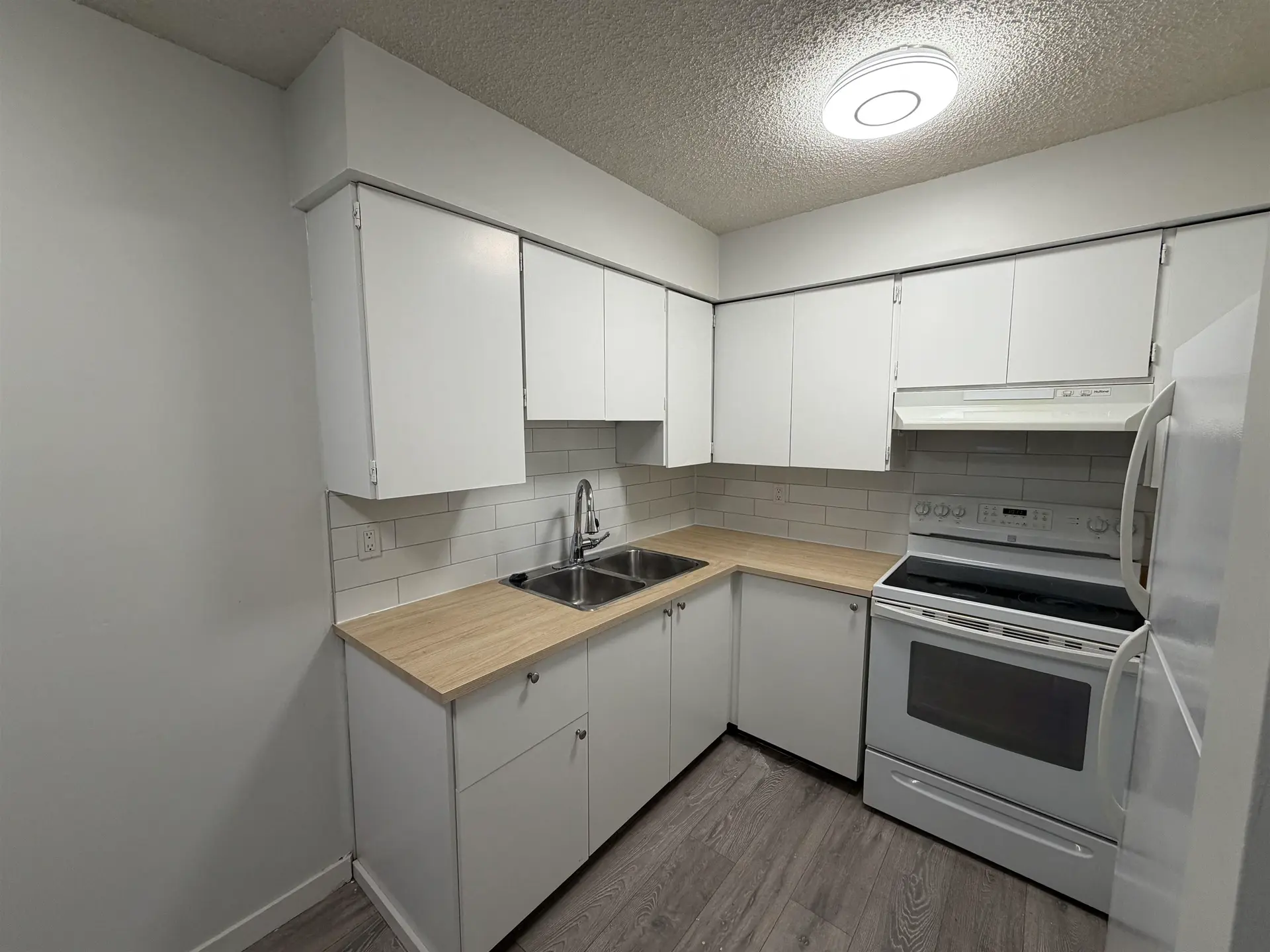 #303 1948 Coquitlam Avenue - Image 2