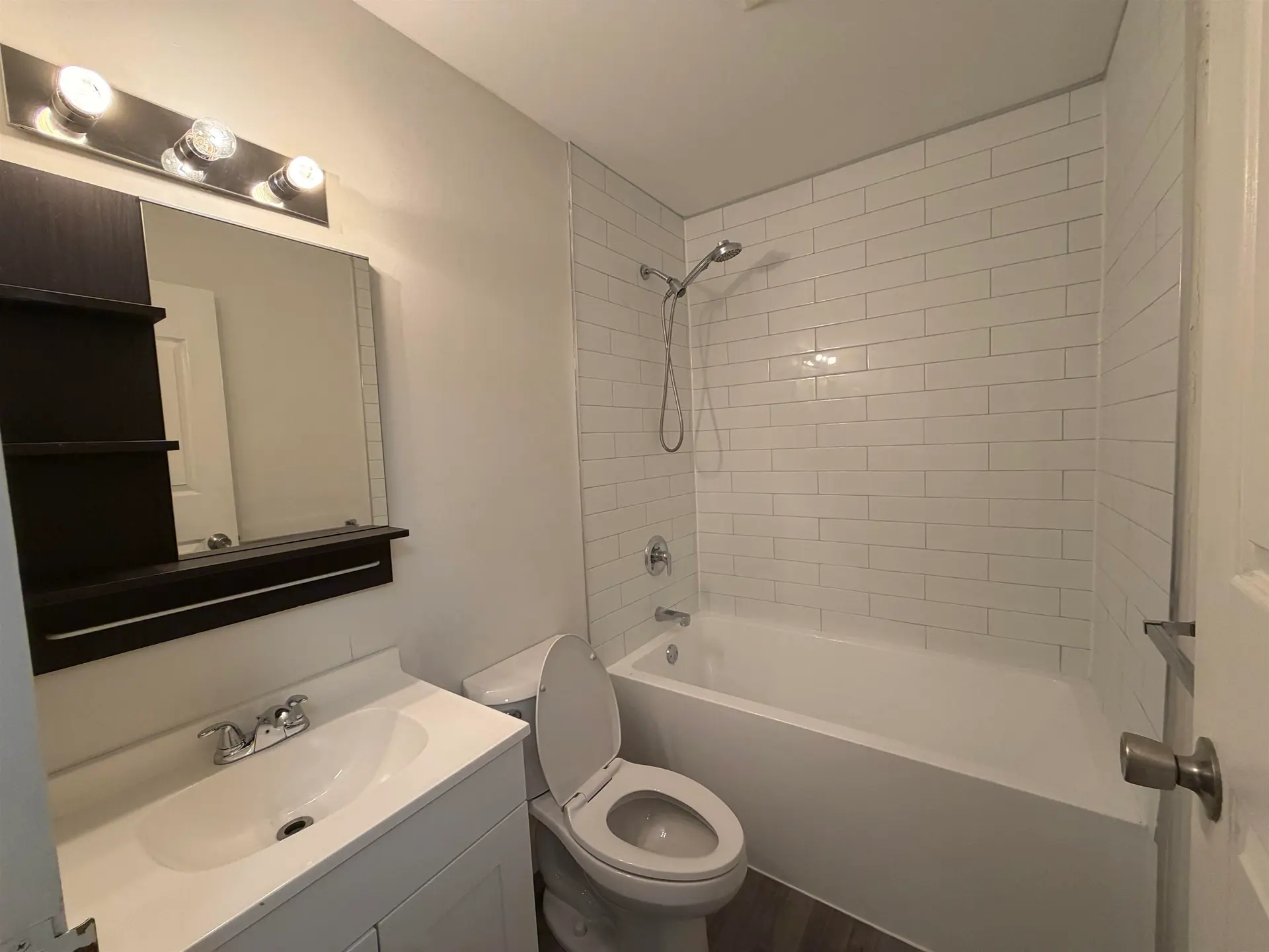 #303 1948 Coquitlam Avenue - Image 3