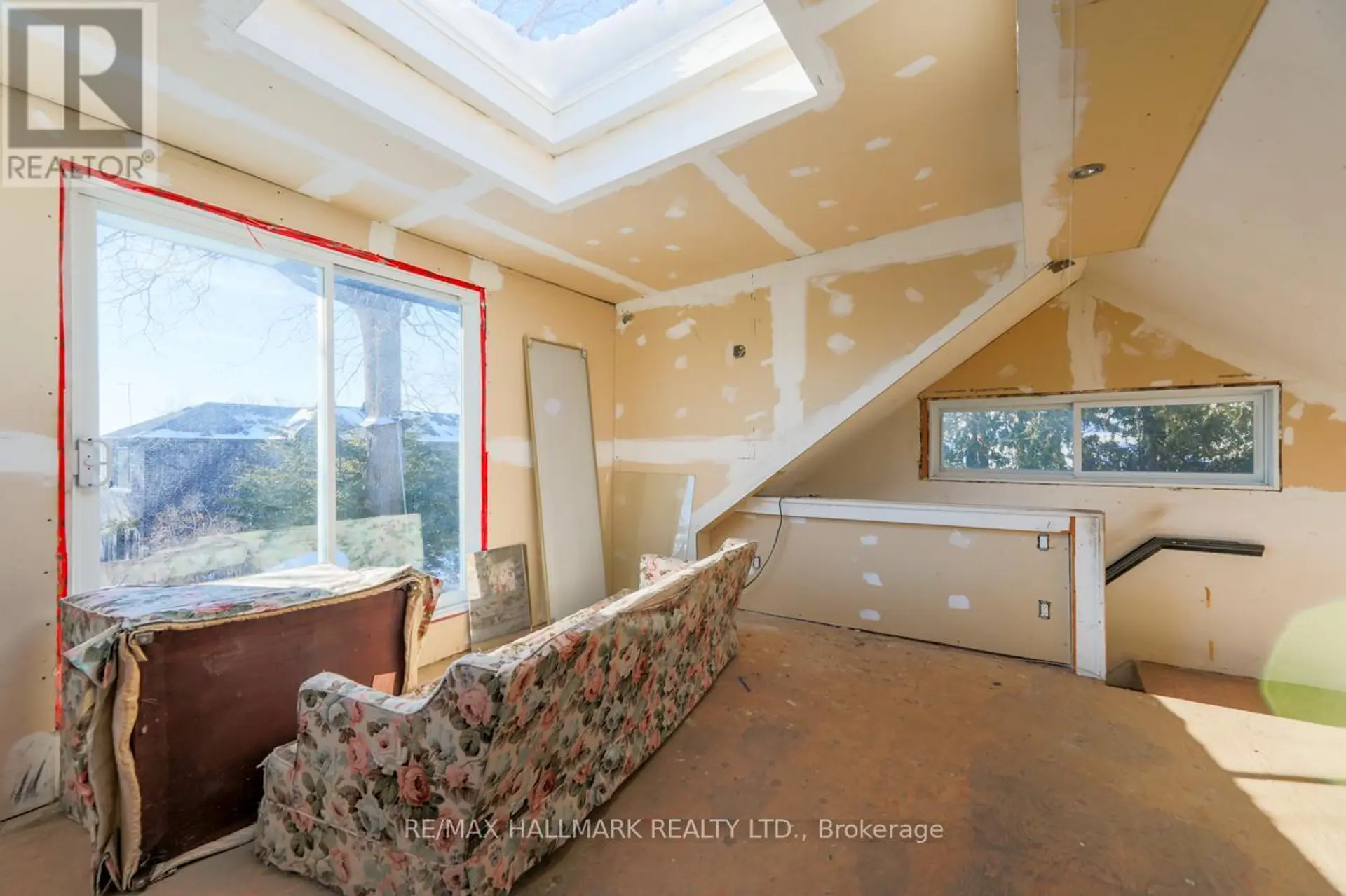 63 HIGHVIEW AVENUE - Image 10