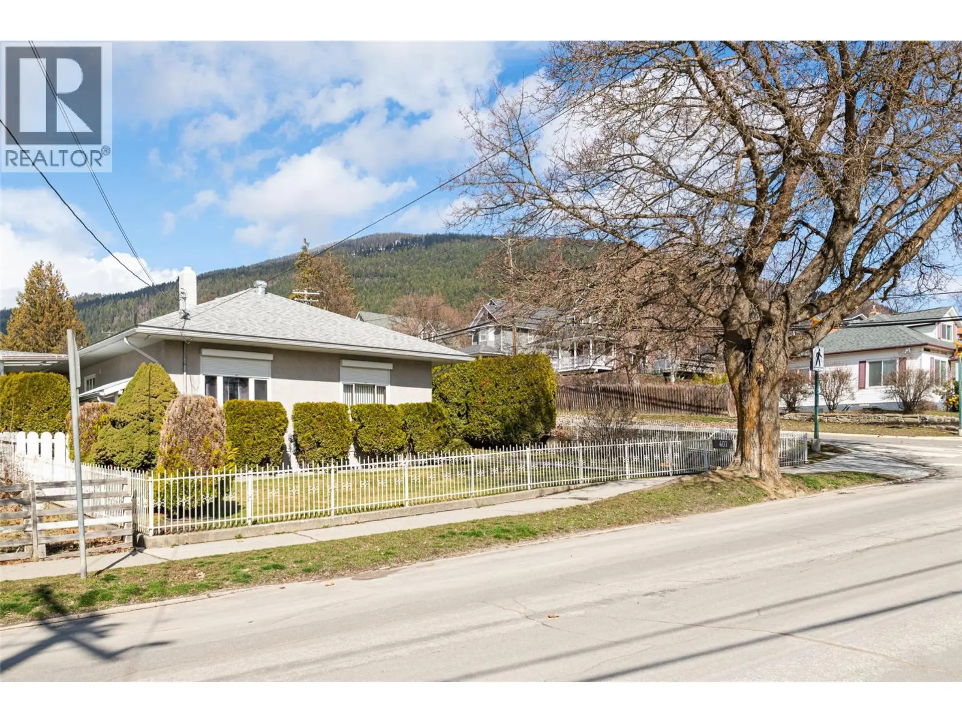 Property at 407 10th Avenue N, Creston, BC