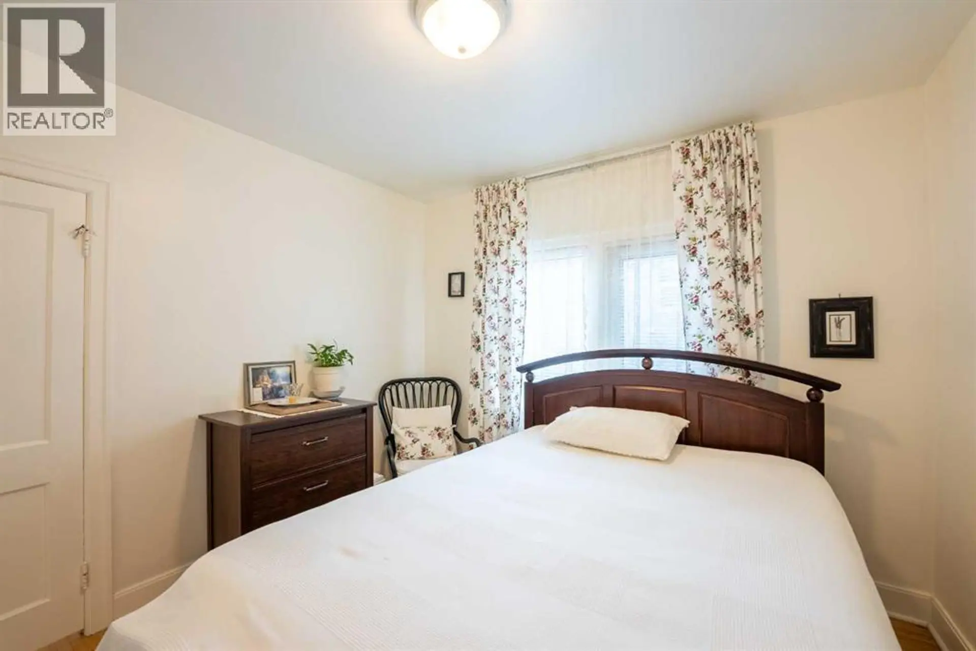 1221 (1219A) 4 AVENUE S - Image 12