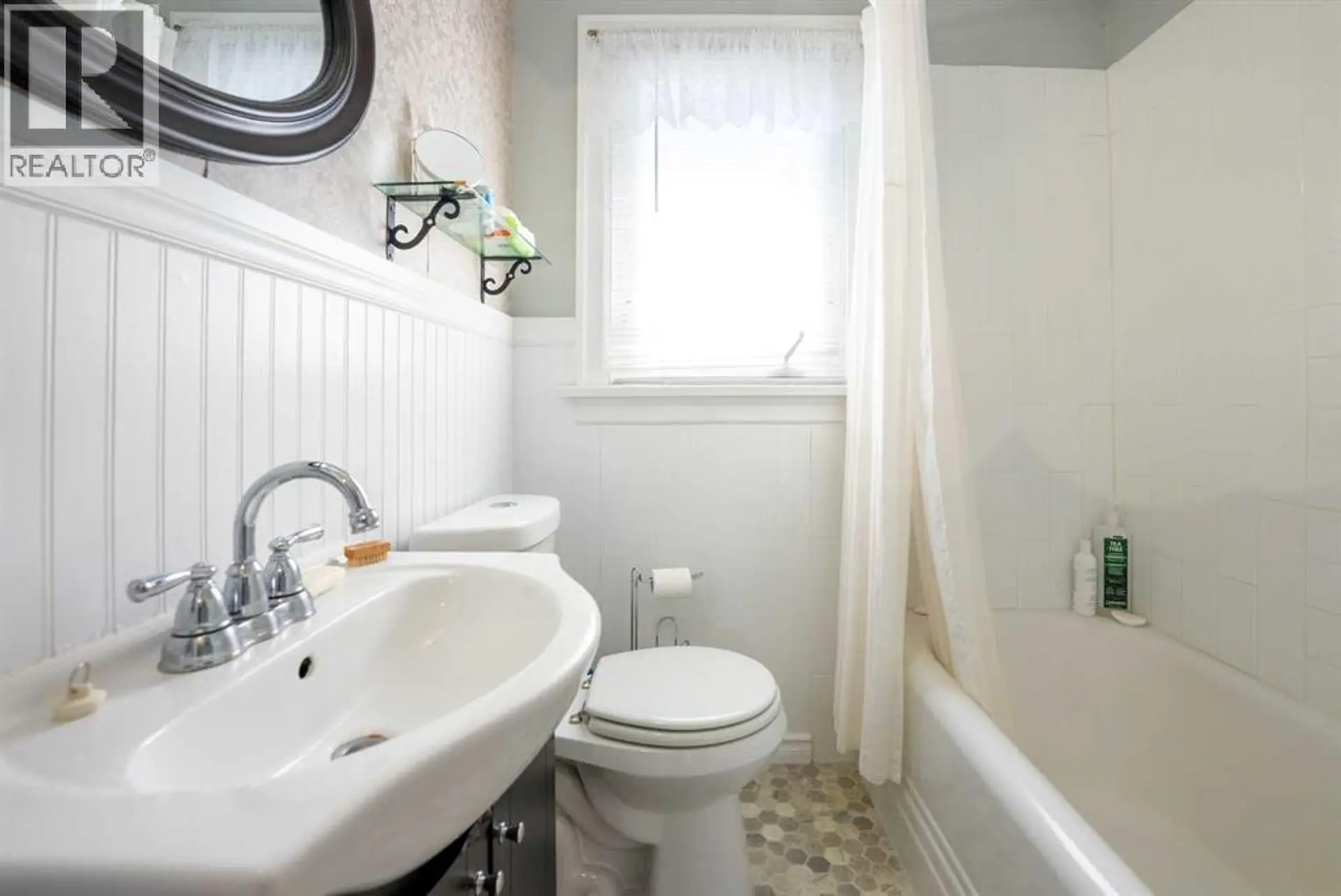 1221 (1219A) 4 AVENUE S - Image 13