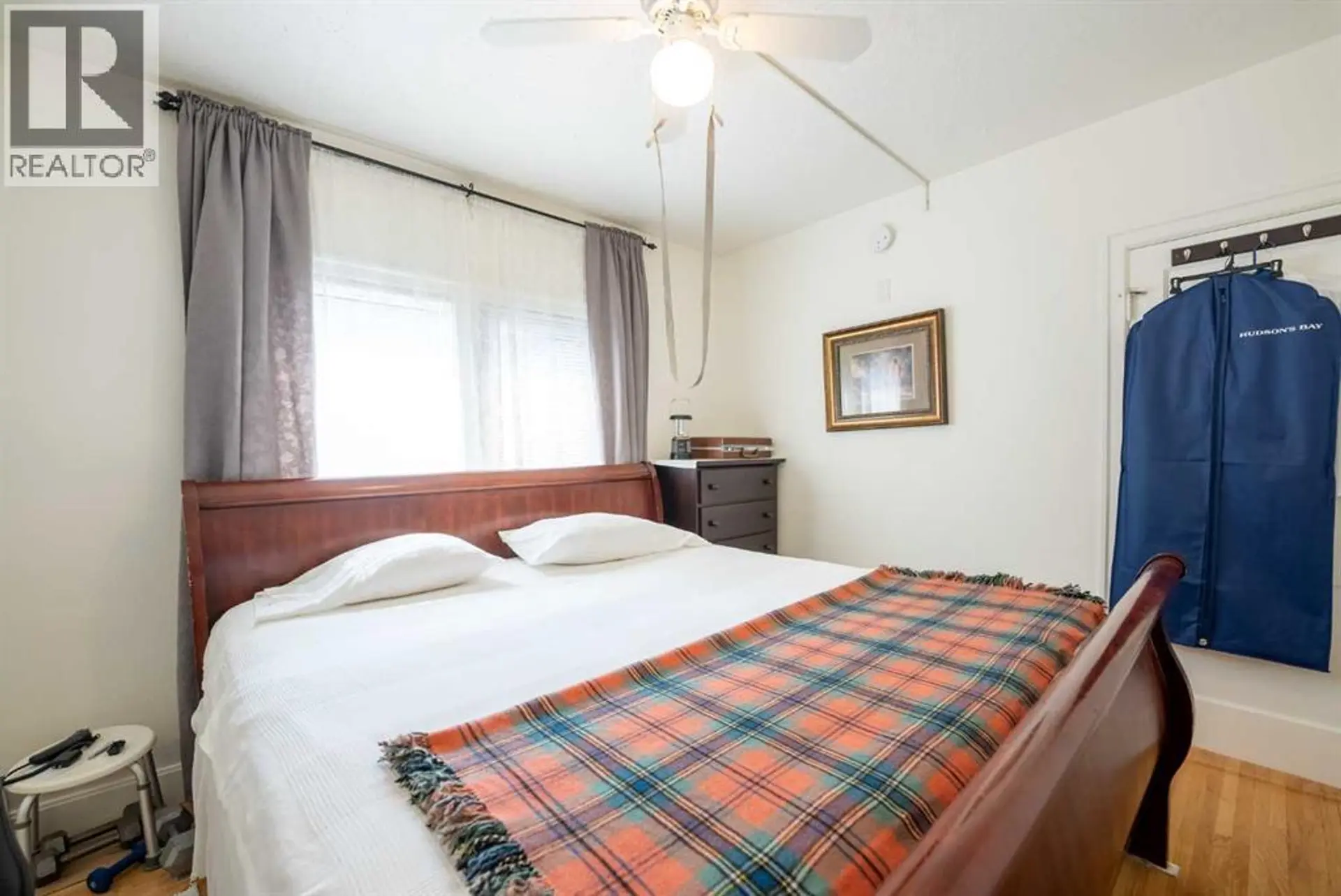 1221 (1219A) 4 AVENUE S - Image 15
