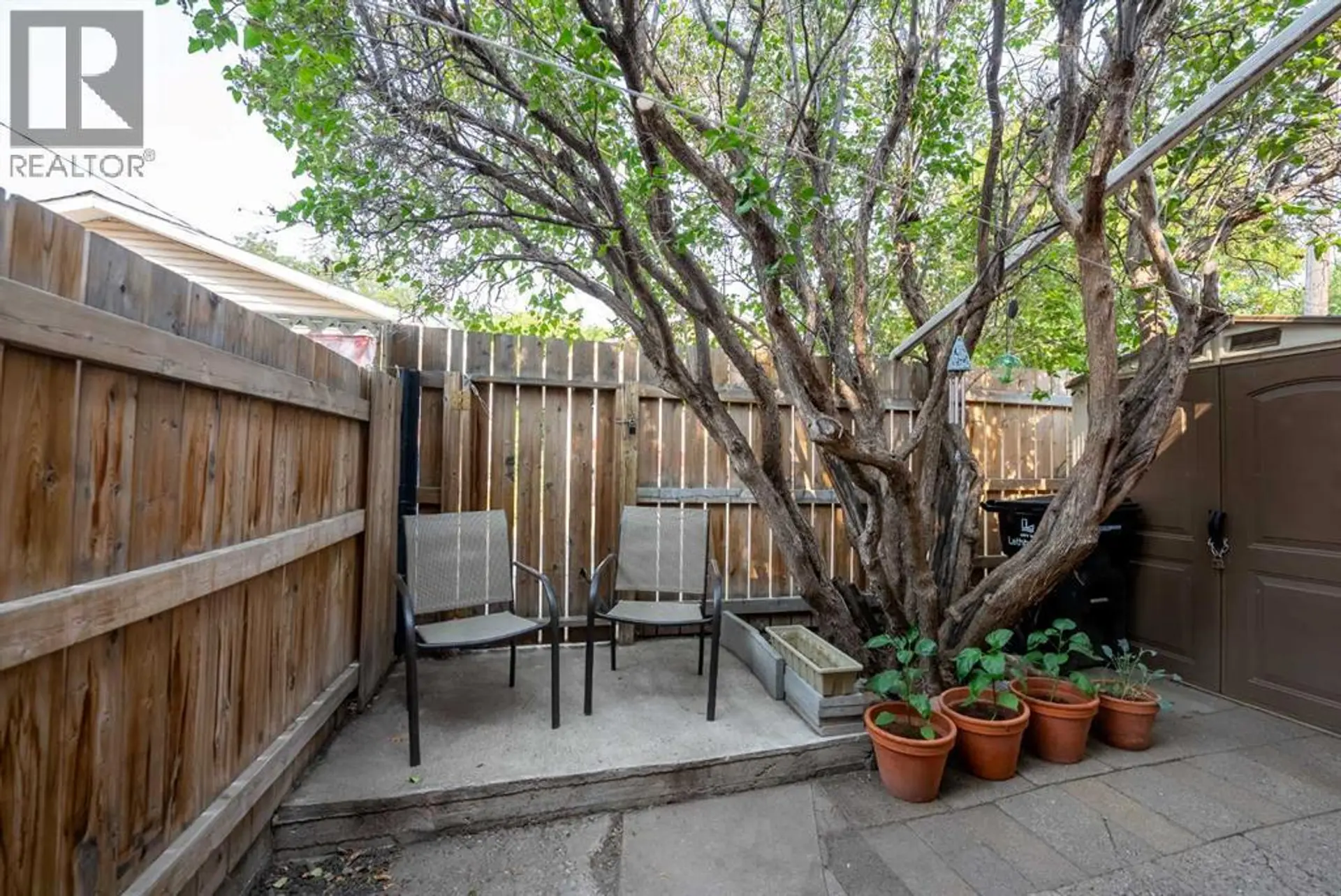 1221 (1219A) 4 AVENUE S - Image 18