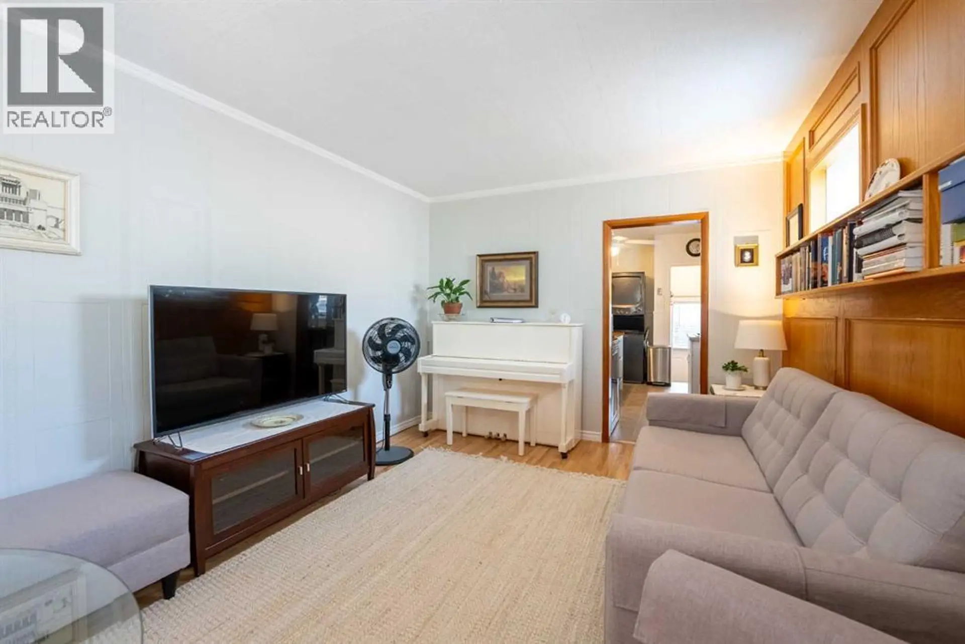 1221 (1219A) 4 AVENUE S - Image 6