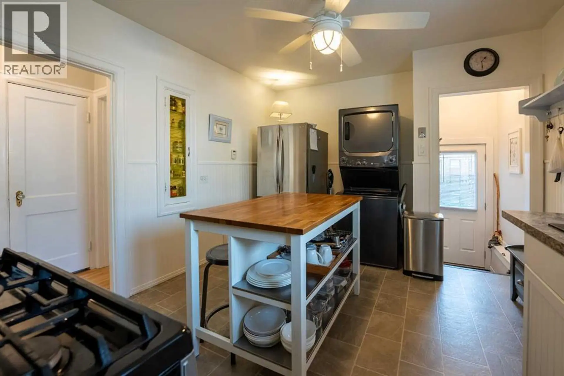 1221 (1219A) 4 AVENUE S - Image 8