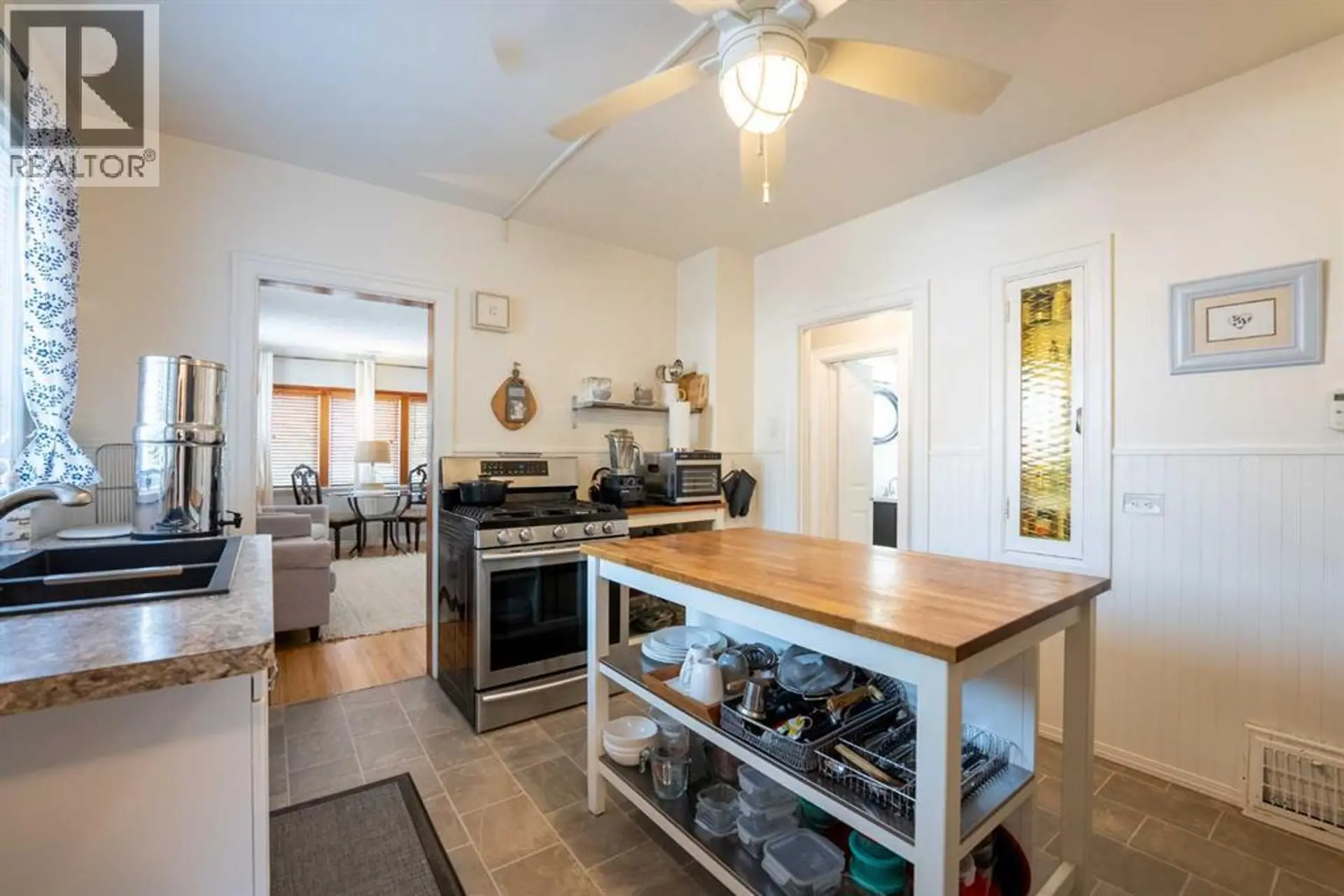 1221 (1219A) 4 AVENUE S - Image 9