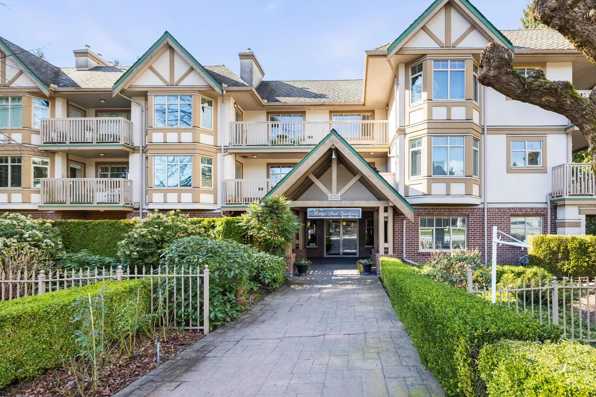 Property at #406 2059 Chesterfield Avenue, North Vancouver, BC