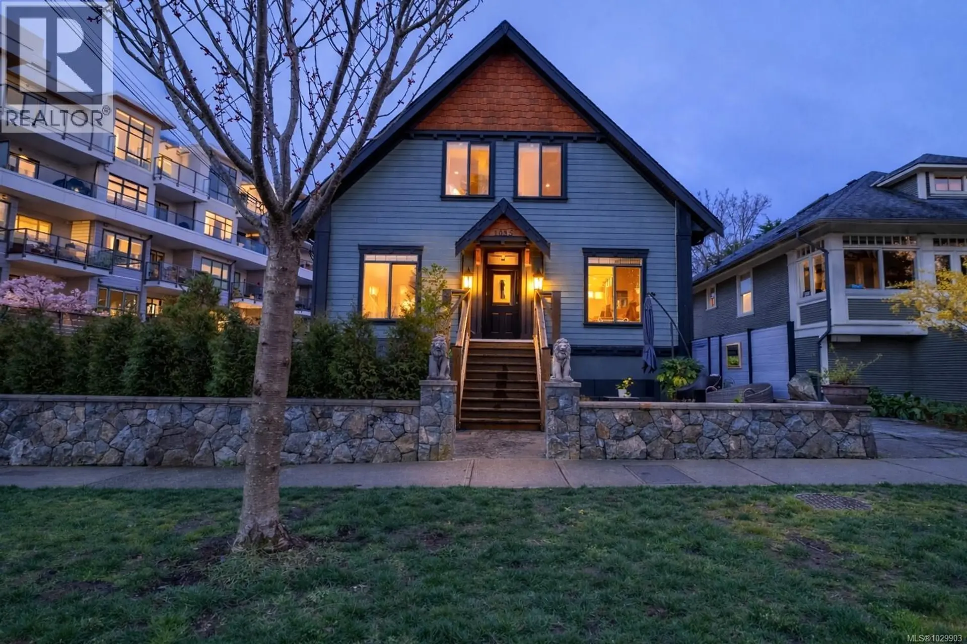 Property at #4 1035 Oliphant Ave, Victoria, BC