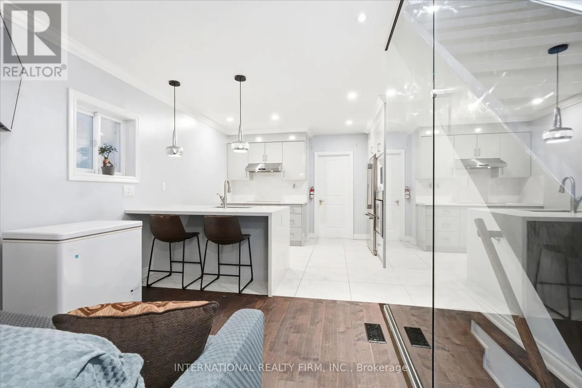 568 DELAWARE AVENUE N - Image 3