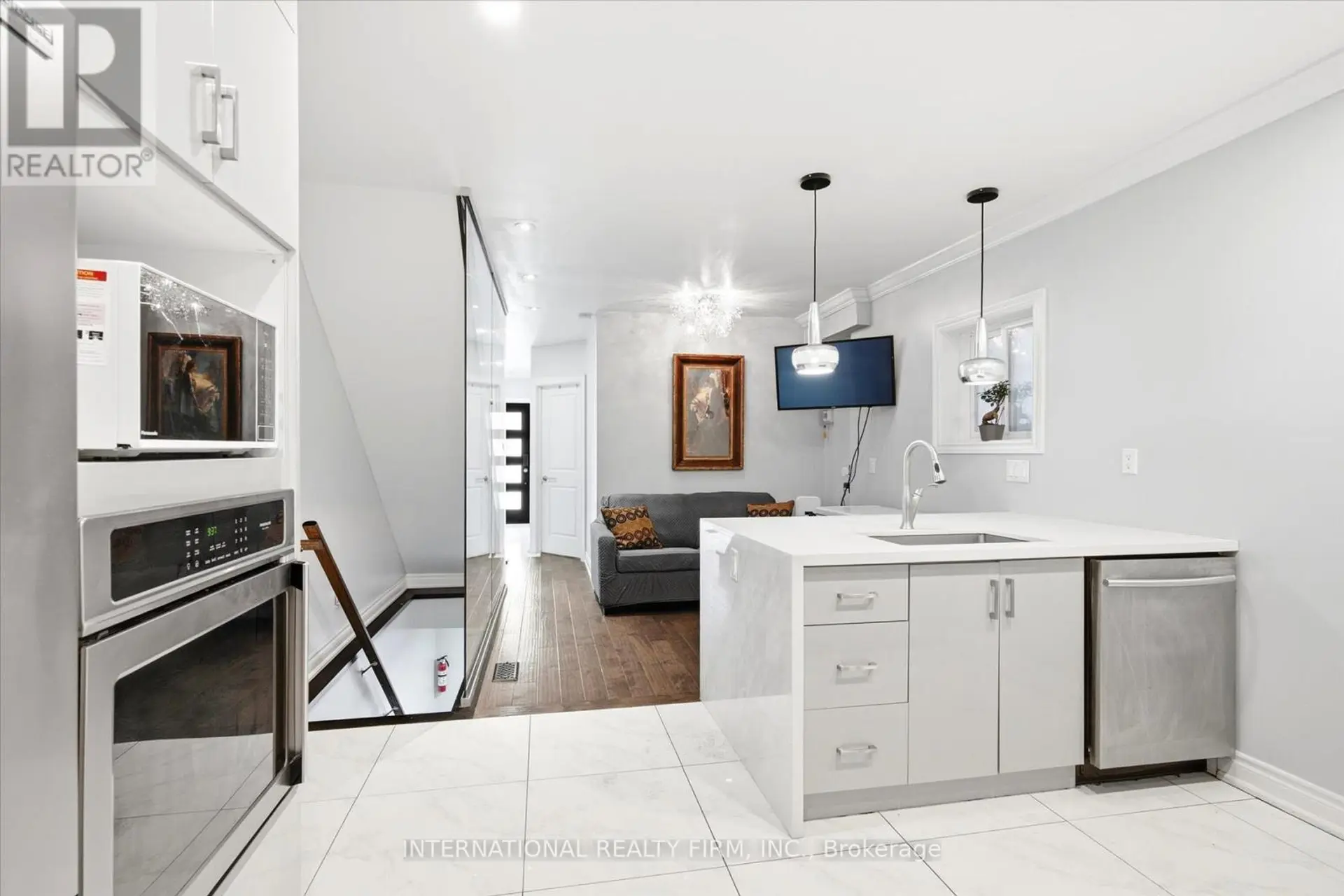 568 DELAWARE AVENUE N - Image 9