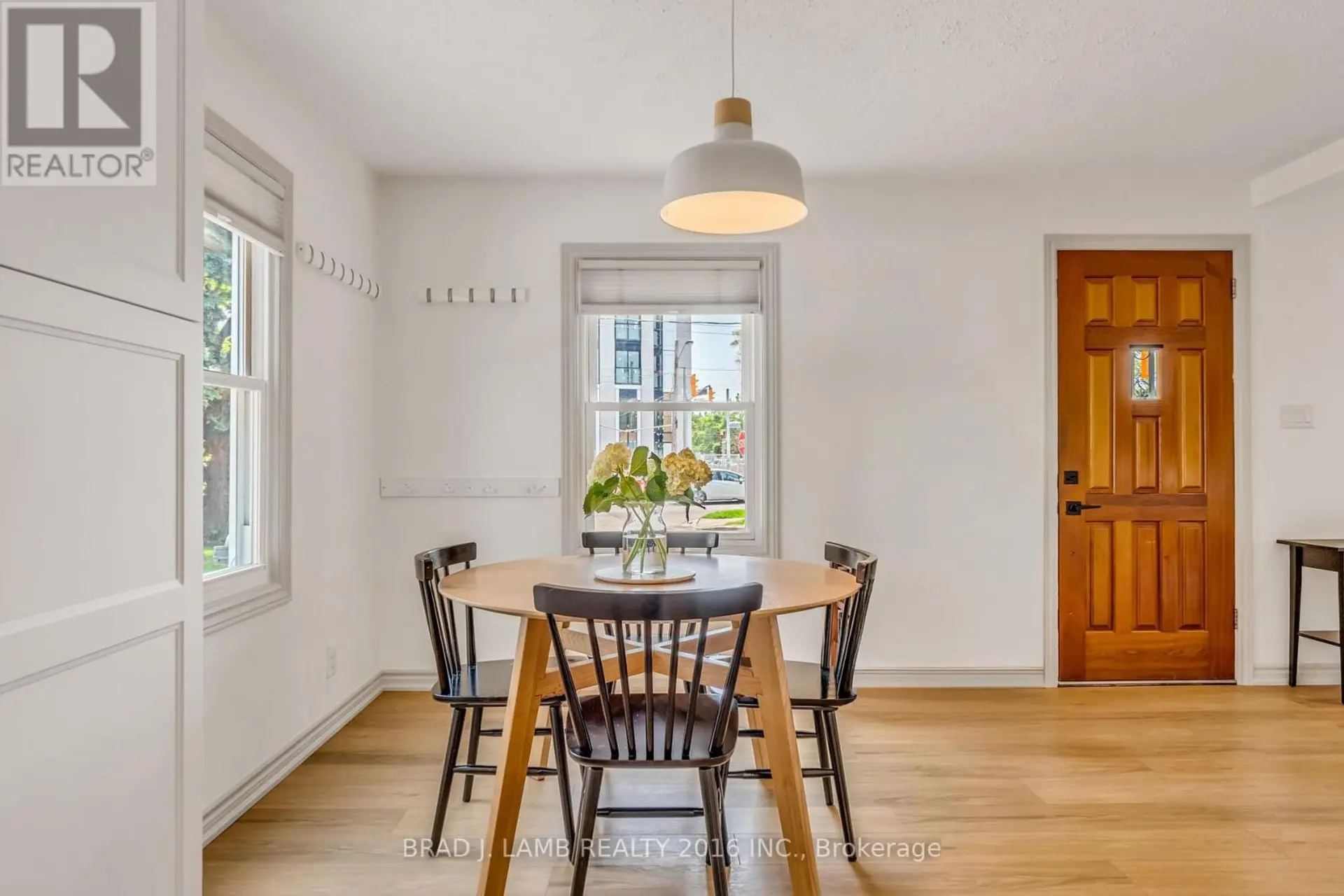 794 THE QUEENSWAY - Image 3