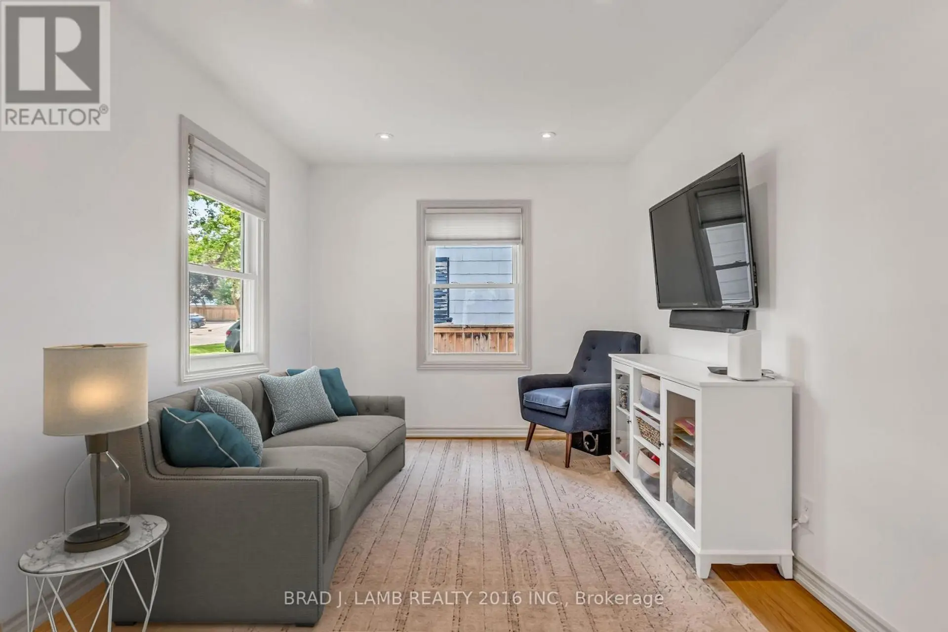 794 THE QUEENSWAY - Image 4
