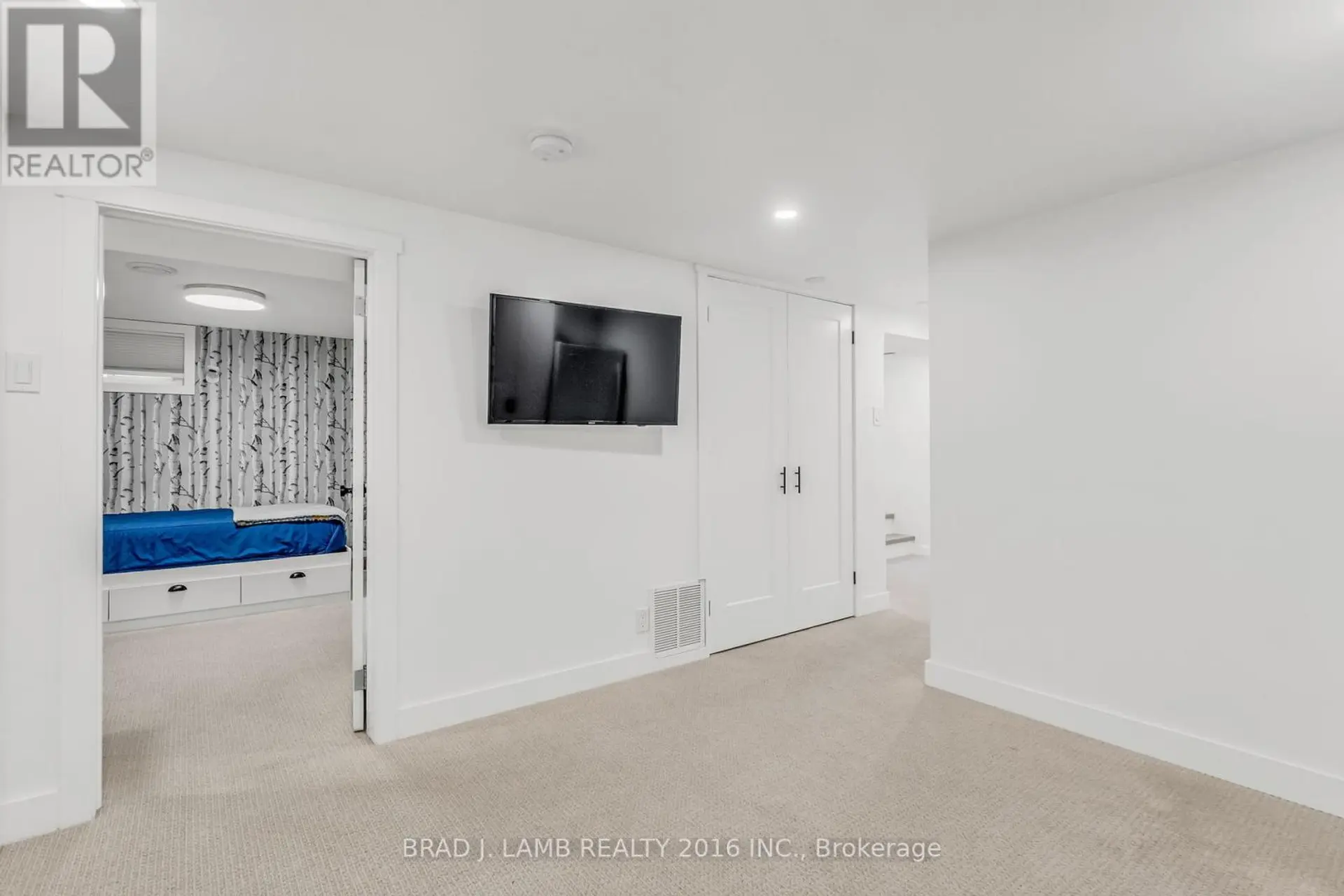 794 THE QUEENSWAY - Image 9