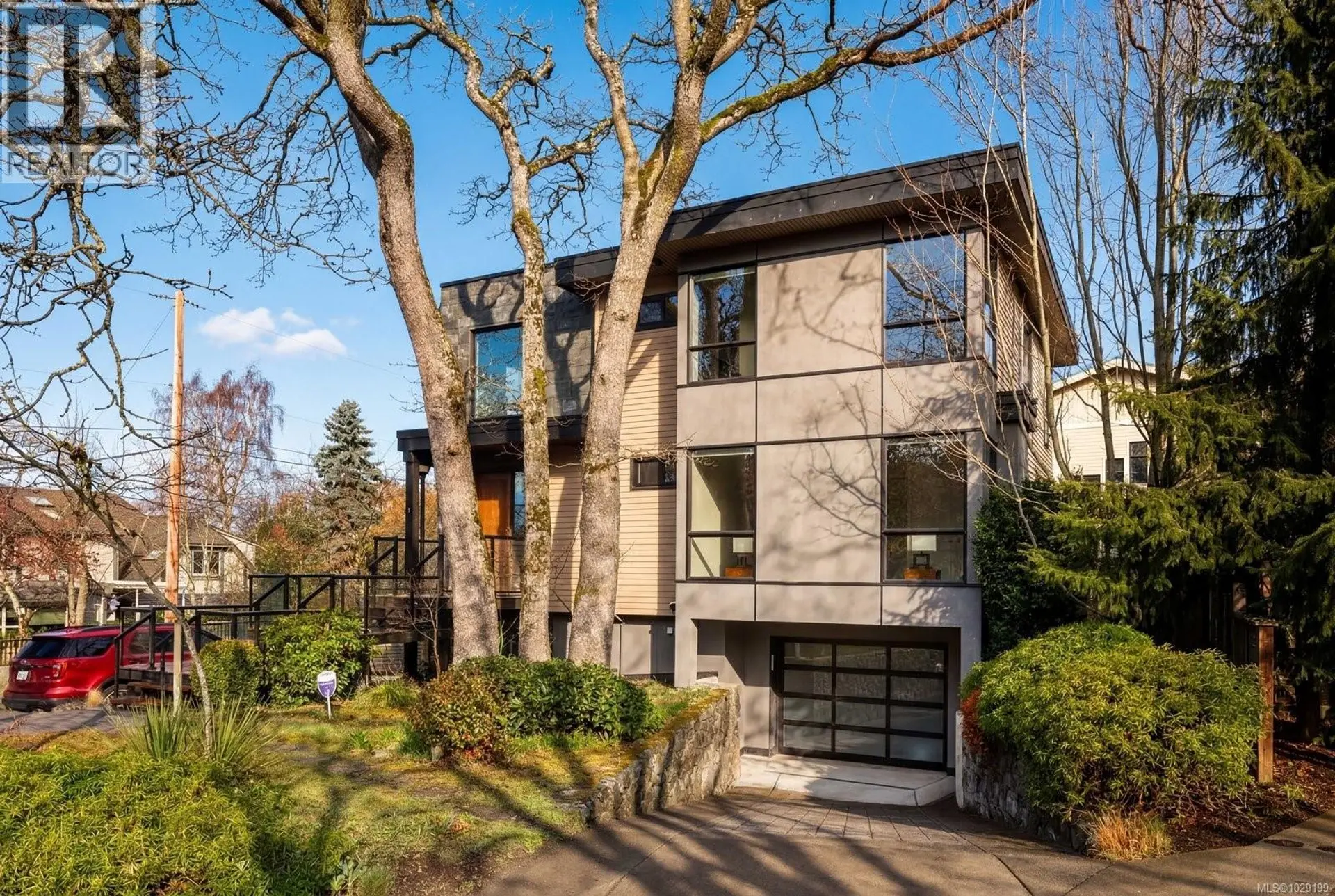 Property at 409 Chadwick Pl, Victoria, BC