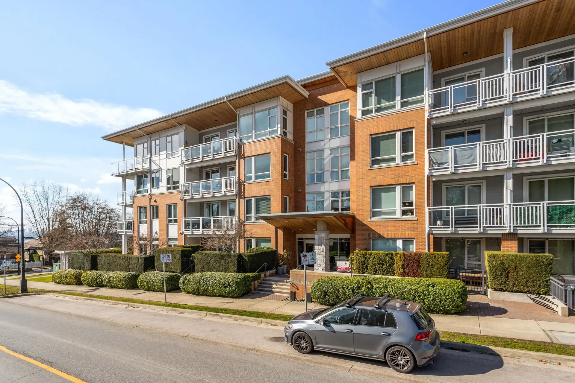 Property at #401 717 Chesterfield Avenue, North Vancouver, BC