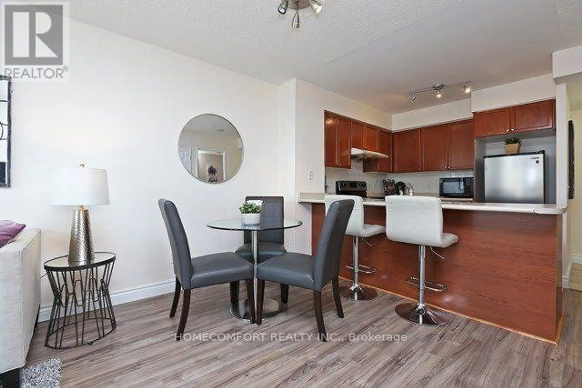 #312 18 PARKVIEW AVENUE - Image 4