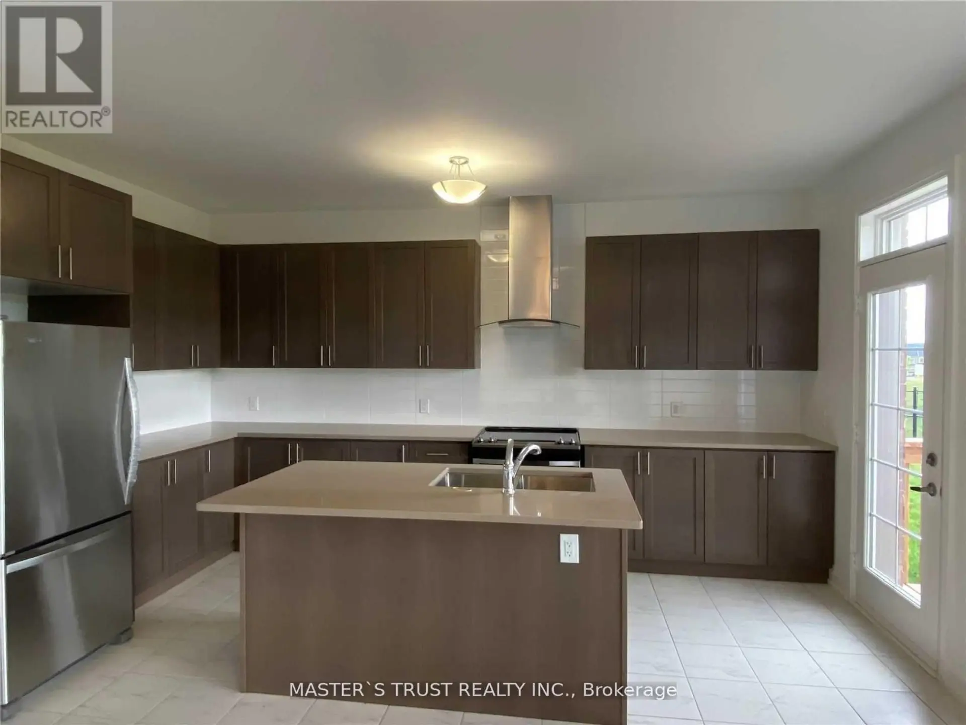 102 FRANK KELLY DRIVE - Image 3