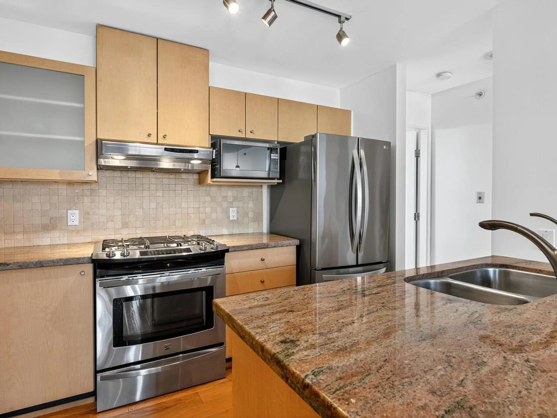 #907 124 W 1st Street - Image 9