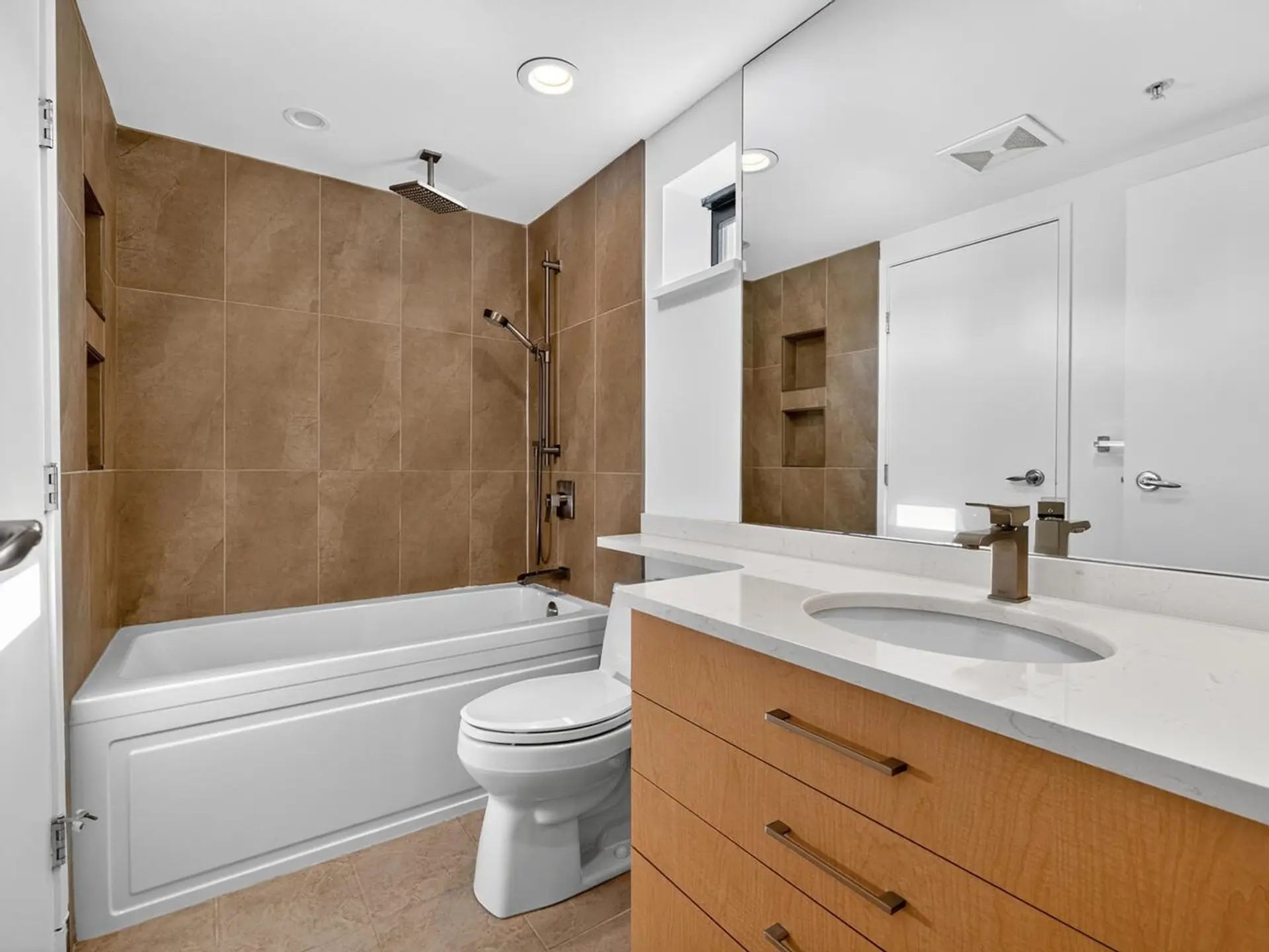 #907 124 W 1st Street - Image 14