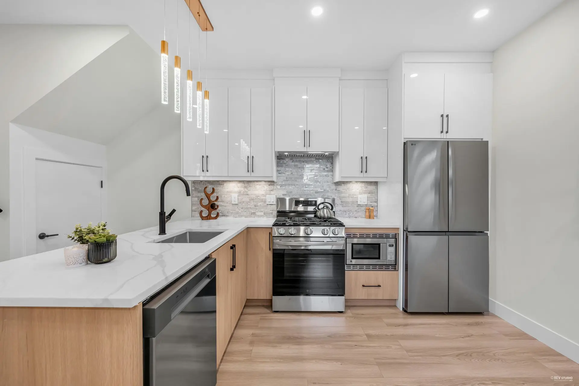 #2 2703 E 3rd Avenue - Image 6
