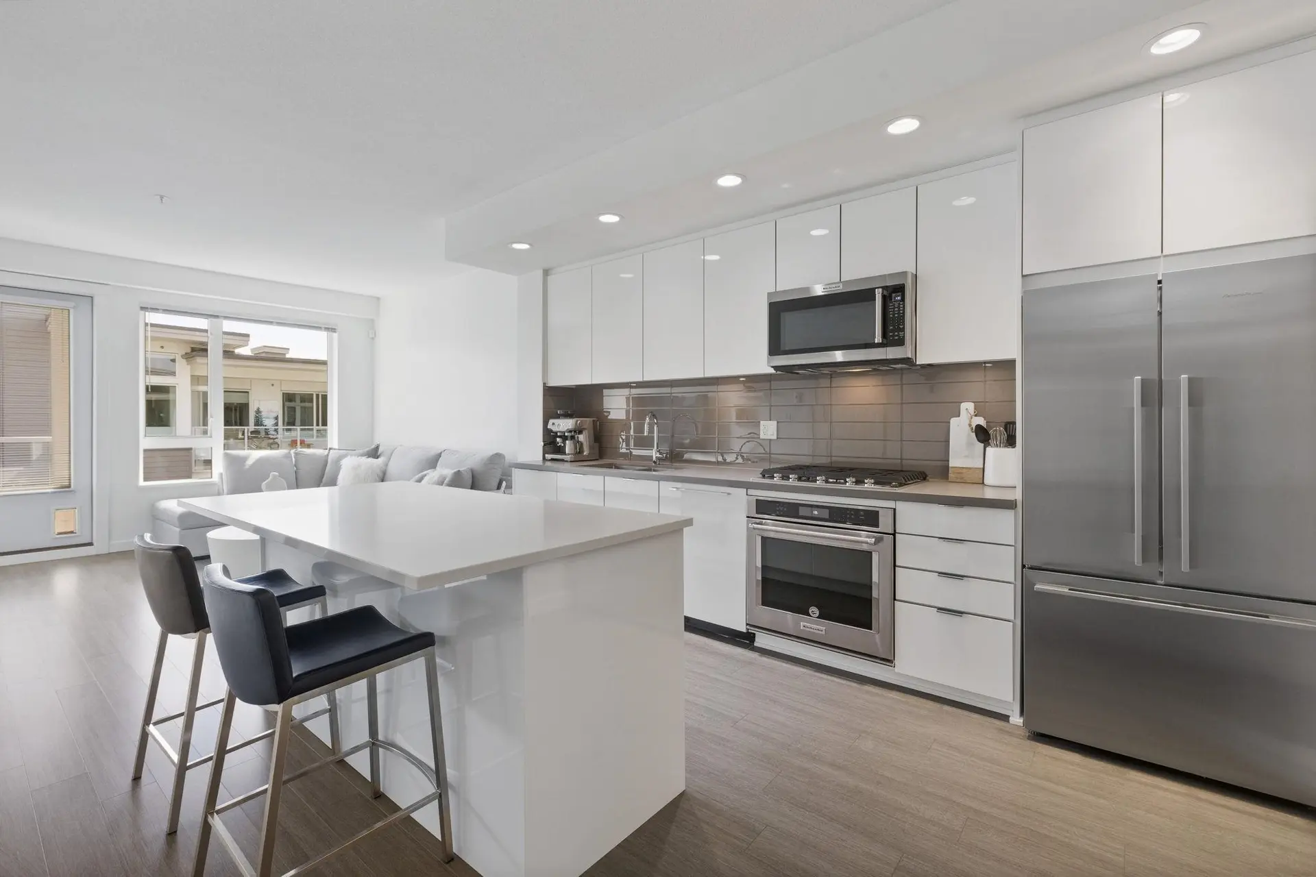 #501 277 W 1st Street - Image 8