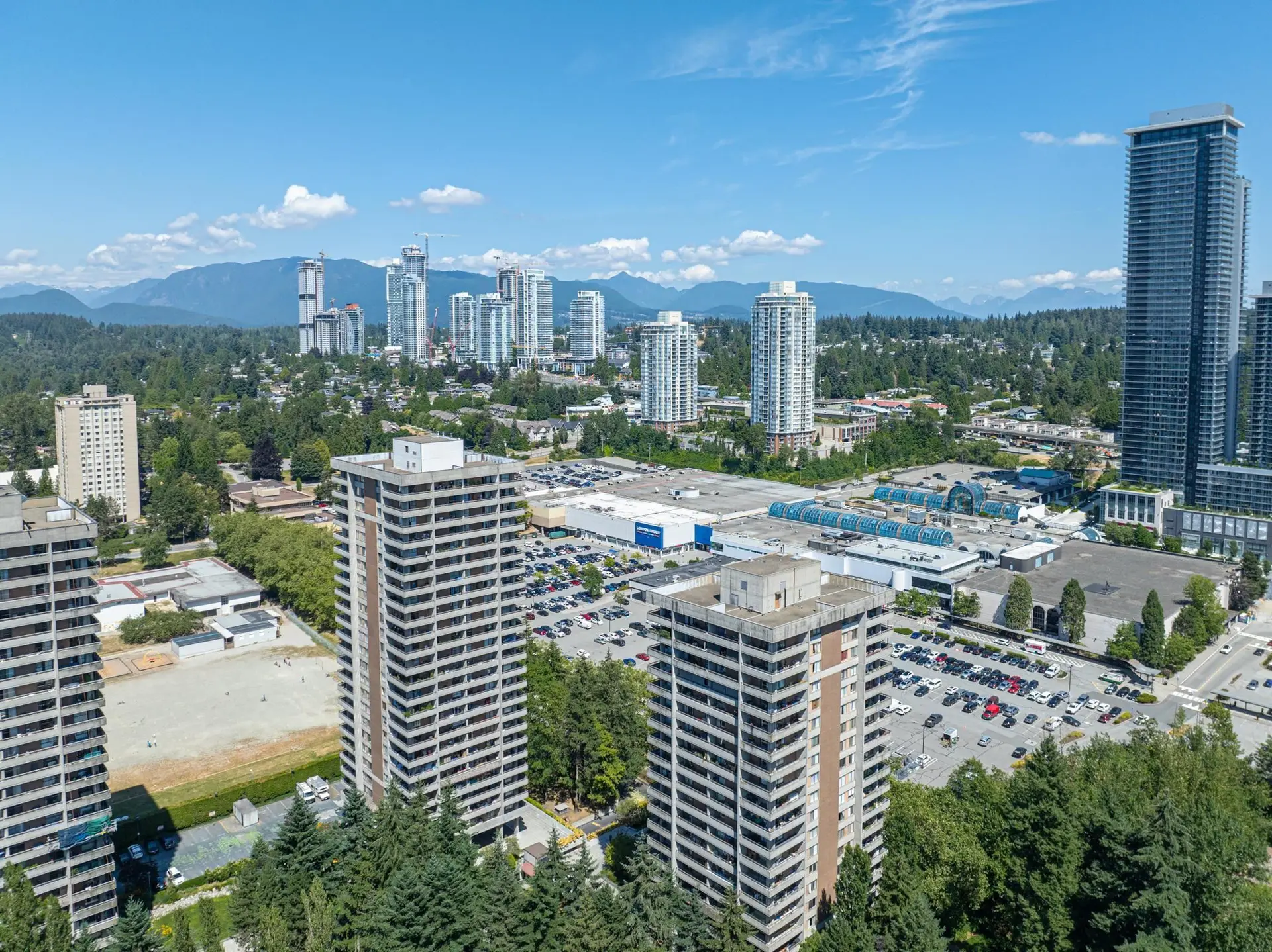 #2206 3771 Bartlett Court - Image 11