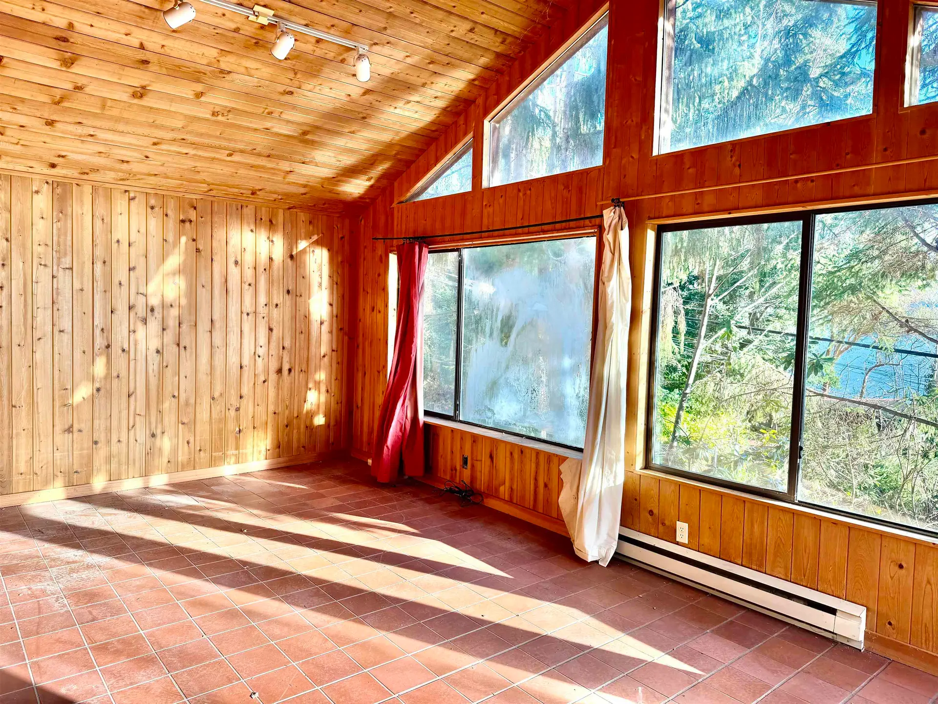 619 Marine Drive - Image 2