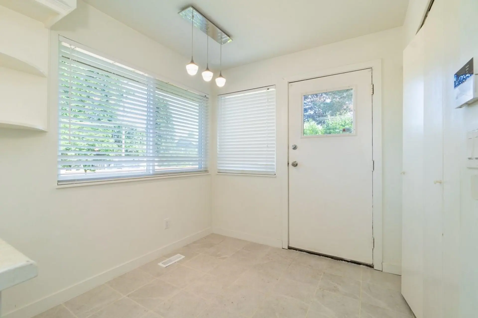 15592 100 Avenue - Image 4