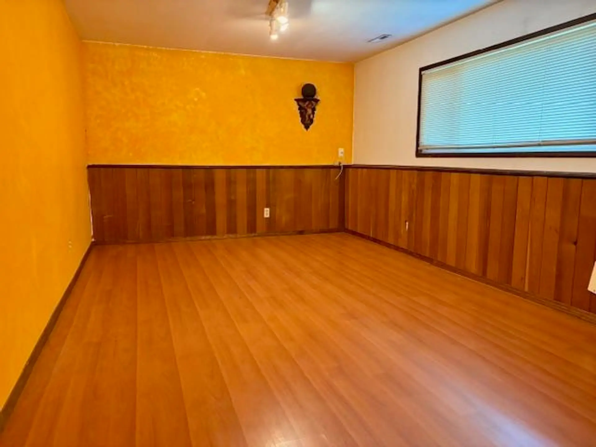 8714 Cornwall Crescent - Image 9