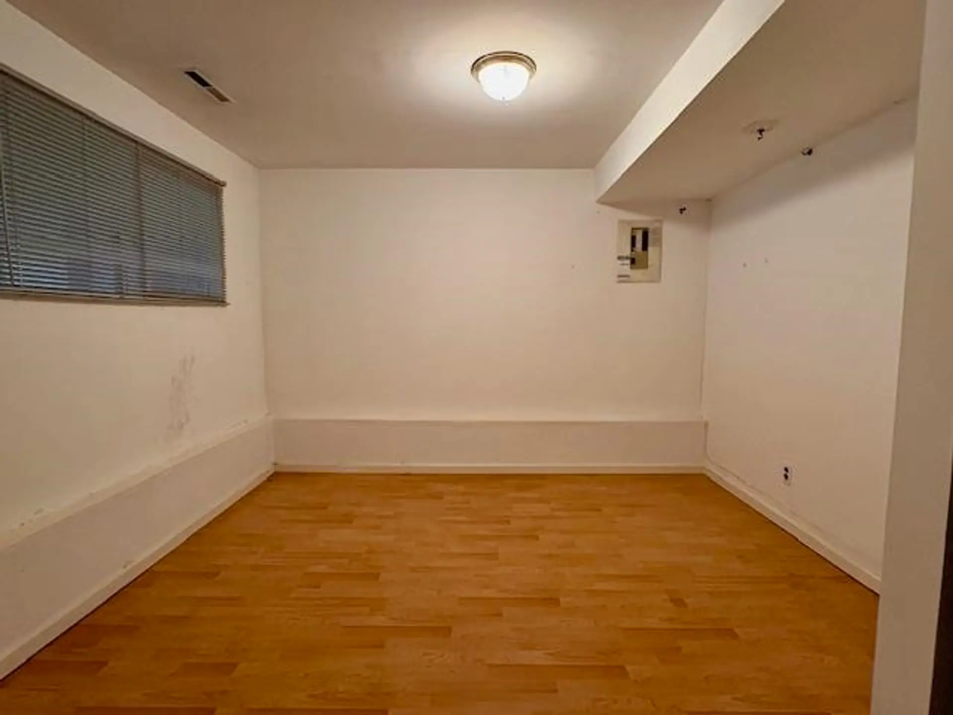 8714 Cornwall Crescent - Image 10