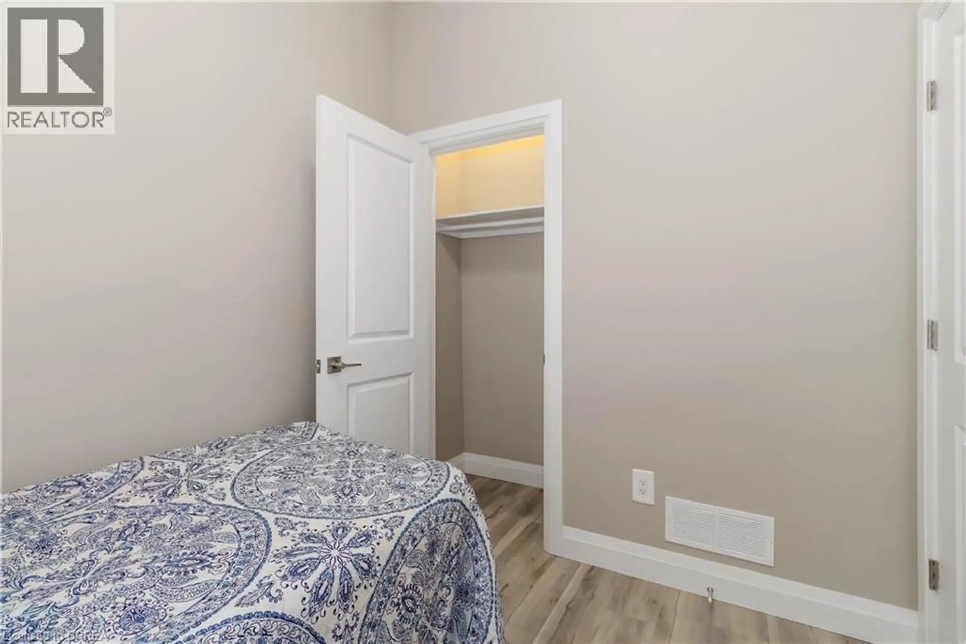 16 MT. PLEASANT Street - Image 10