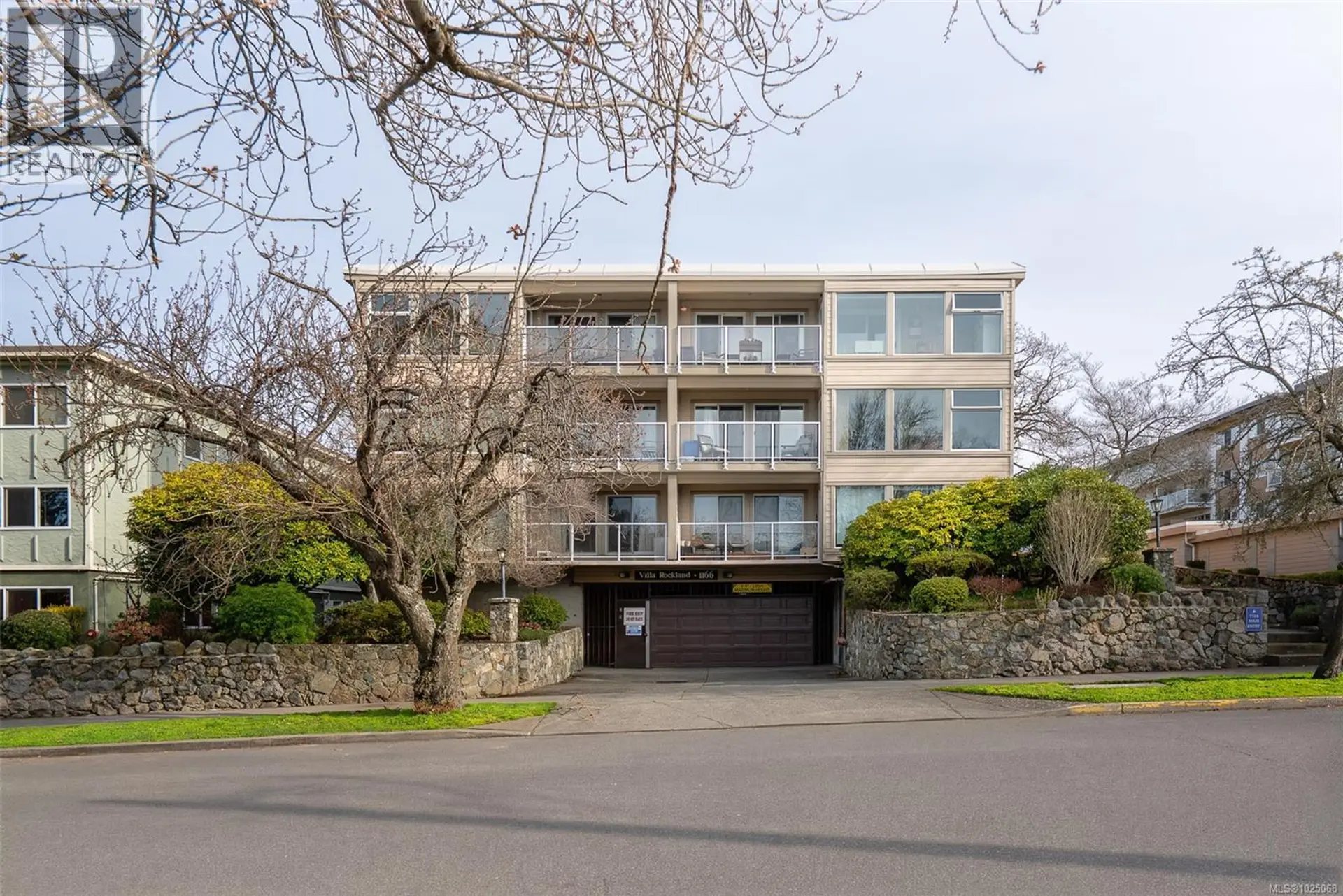 Property at #104 1166 Rockland Ave, Victoria, BC