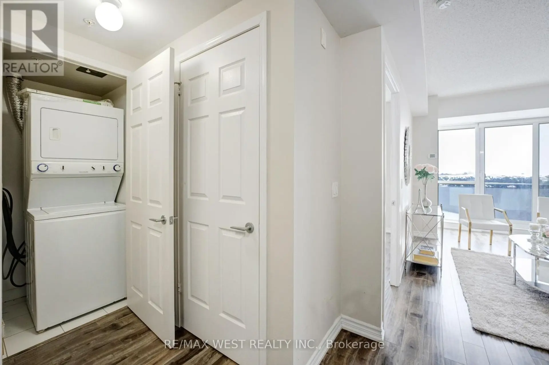 #627 15 JAMES FINLAY WAY - Image 9